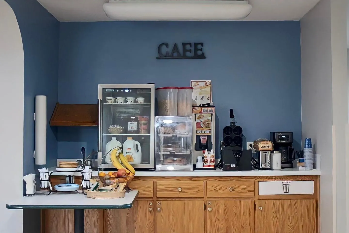 Breakfast in AmeriVu Inn And Suites