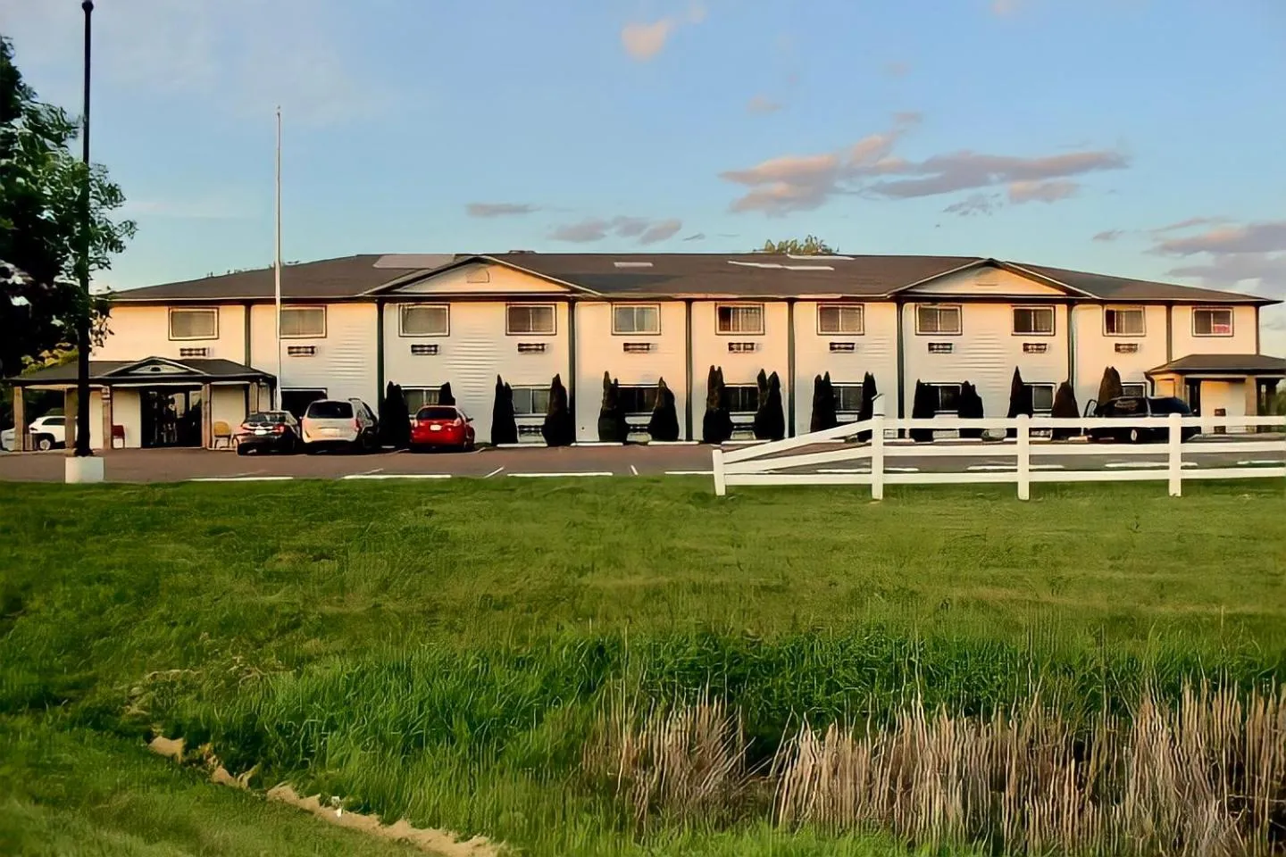 Property building in AmeriVu Inn And Suites