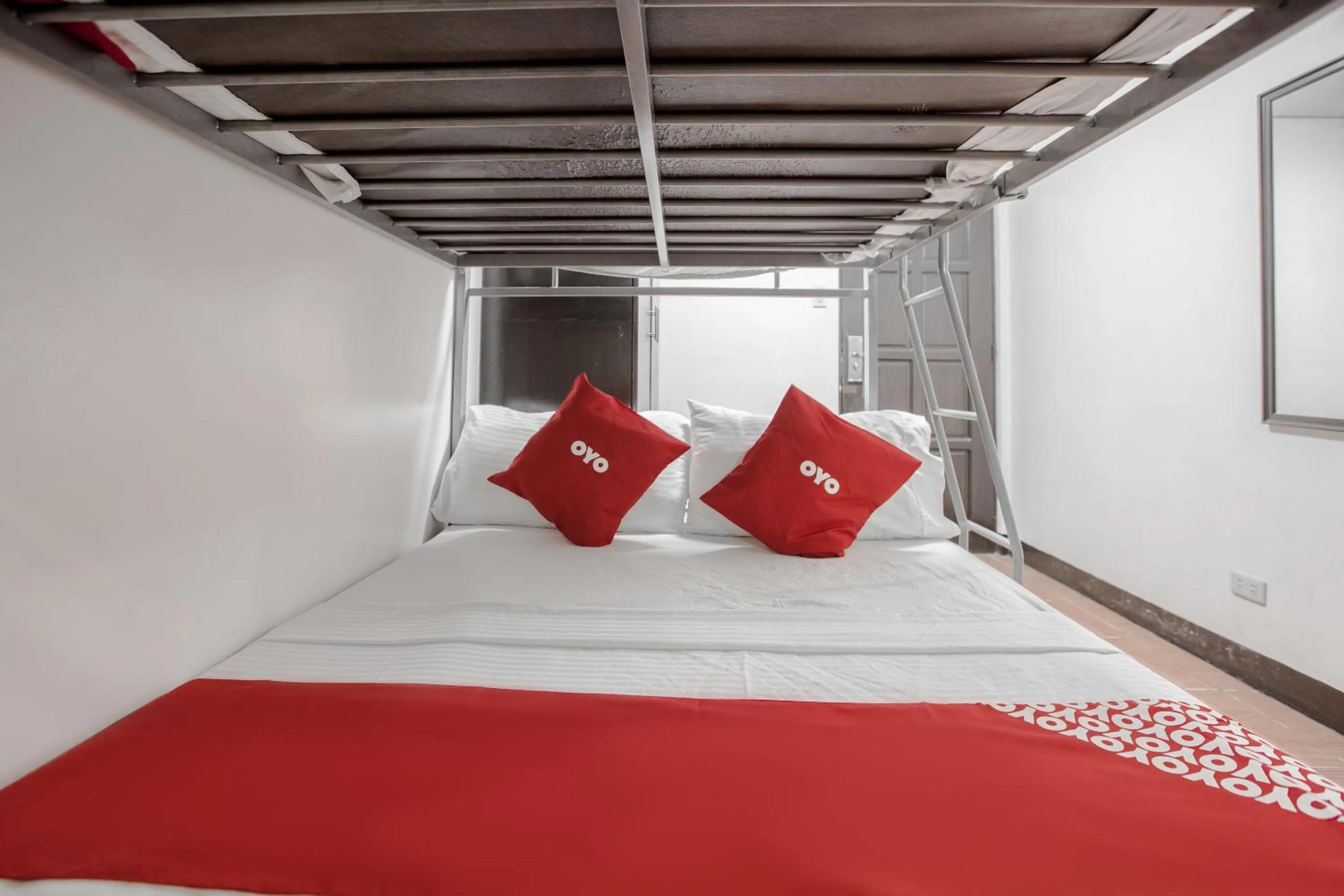 Bedroom, Bed in Super OYO 714 Haeinsa Condotel