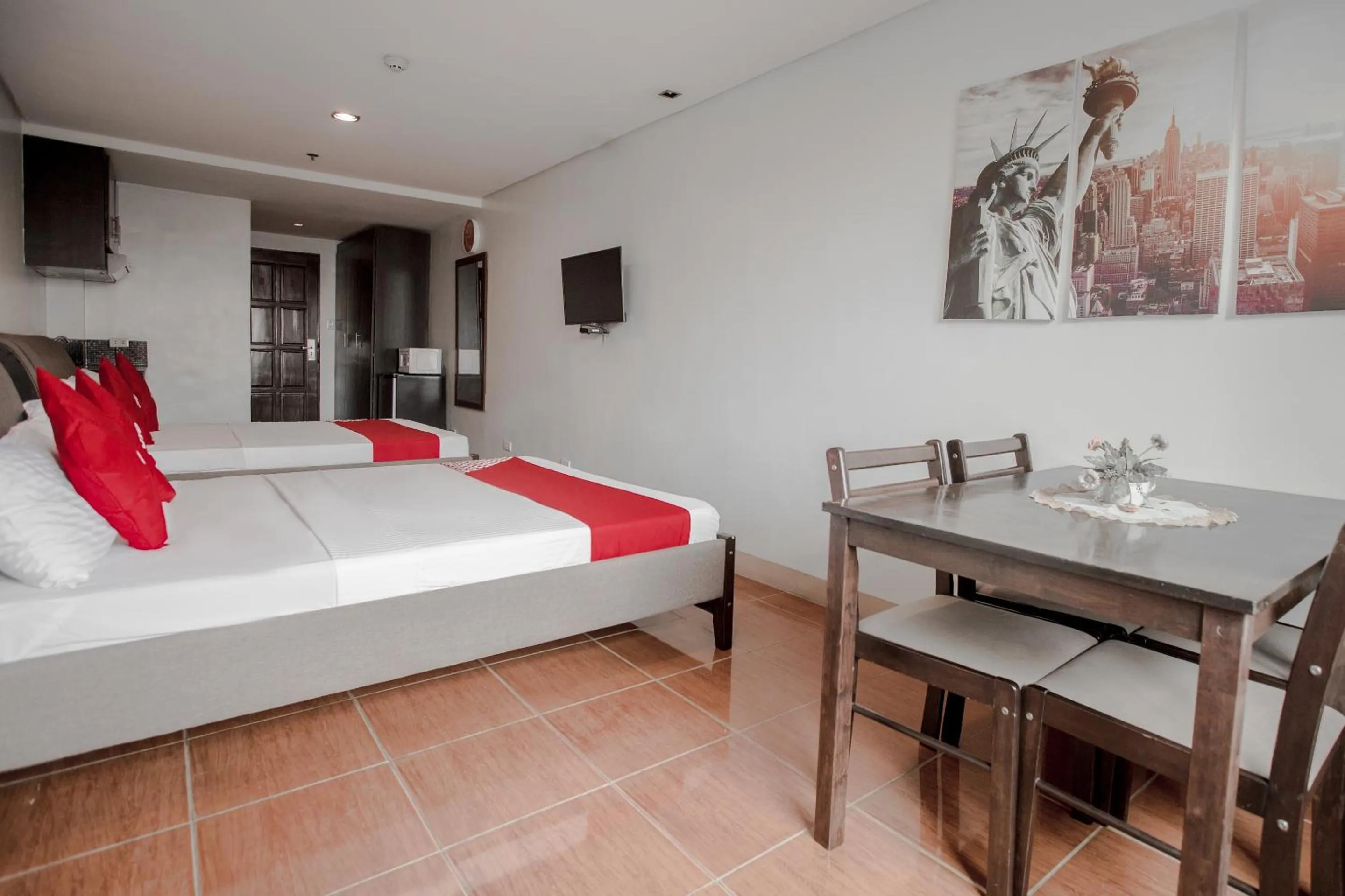 Bedroom, Bed in Super OYO 714 Haeinsa Condotel