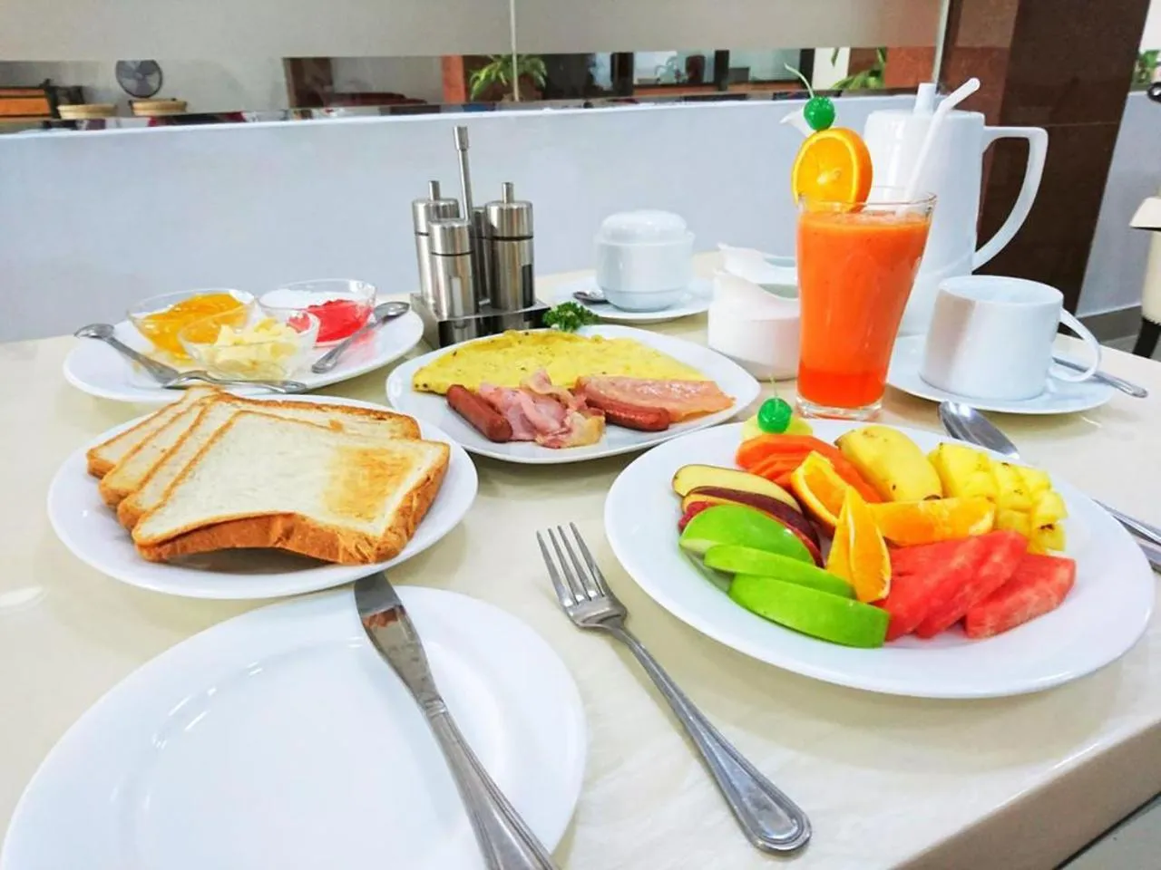 Continental breakfast in The Lodge Unawatuna