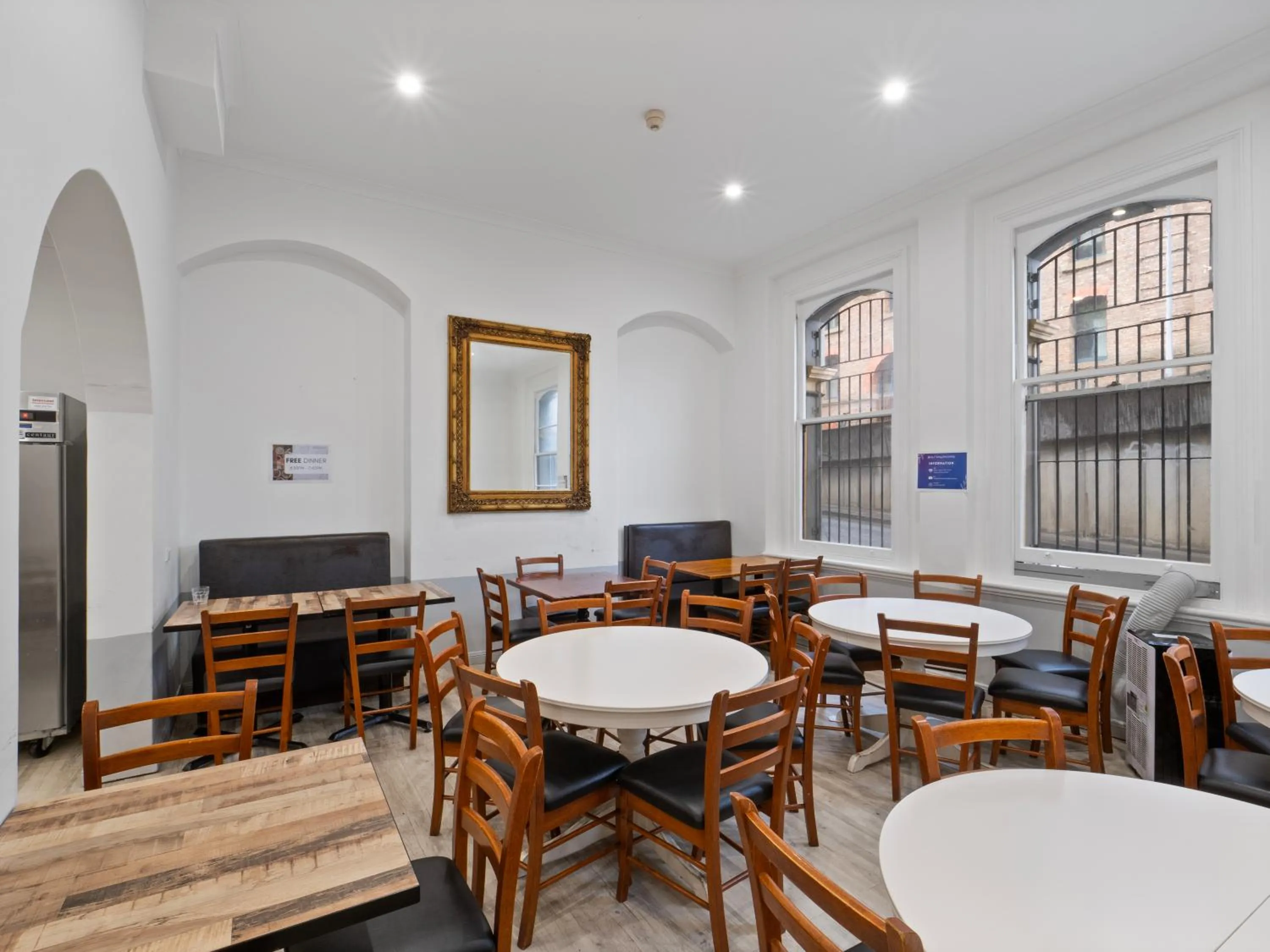 Dining area in AZZURRO POD HOTEL Darling Harbour- Near ICC