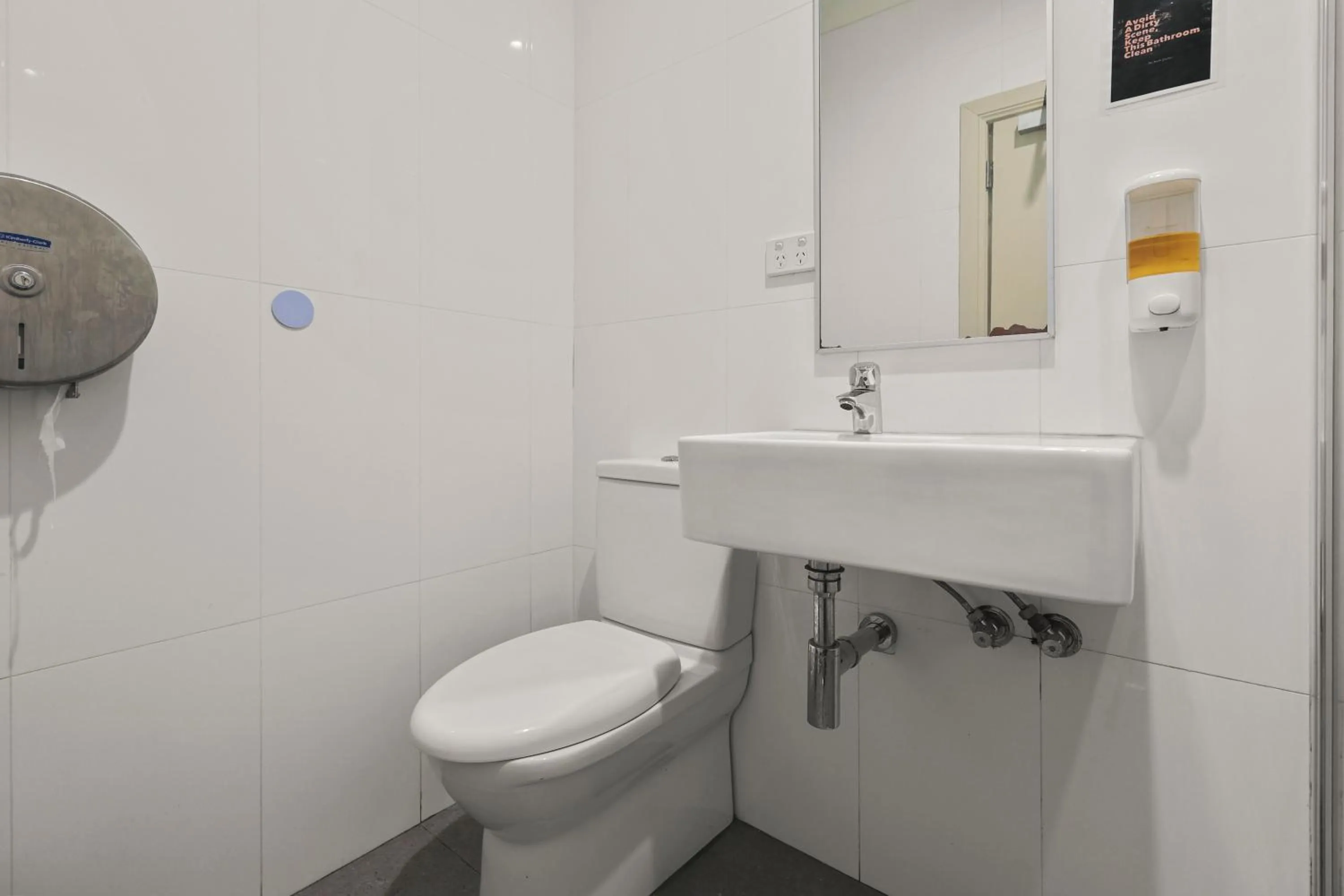 Toilet in AZZURRO POD HOTEL Darling Harbour- Near ICC