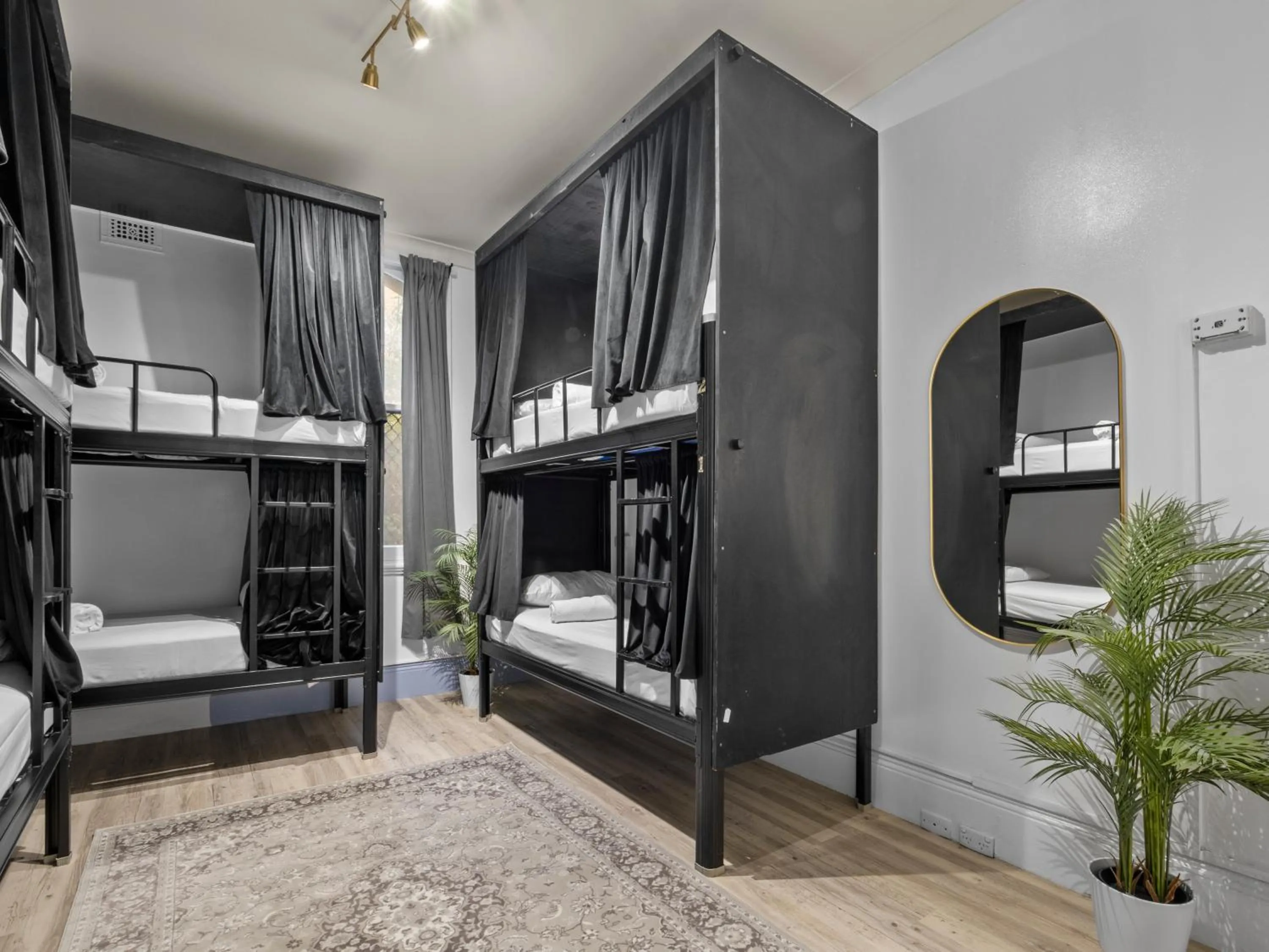 Bed in AZZURRO POD HOTEL Darling Harbour- Near ICC