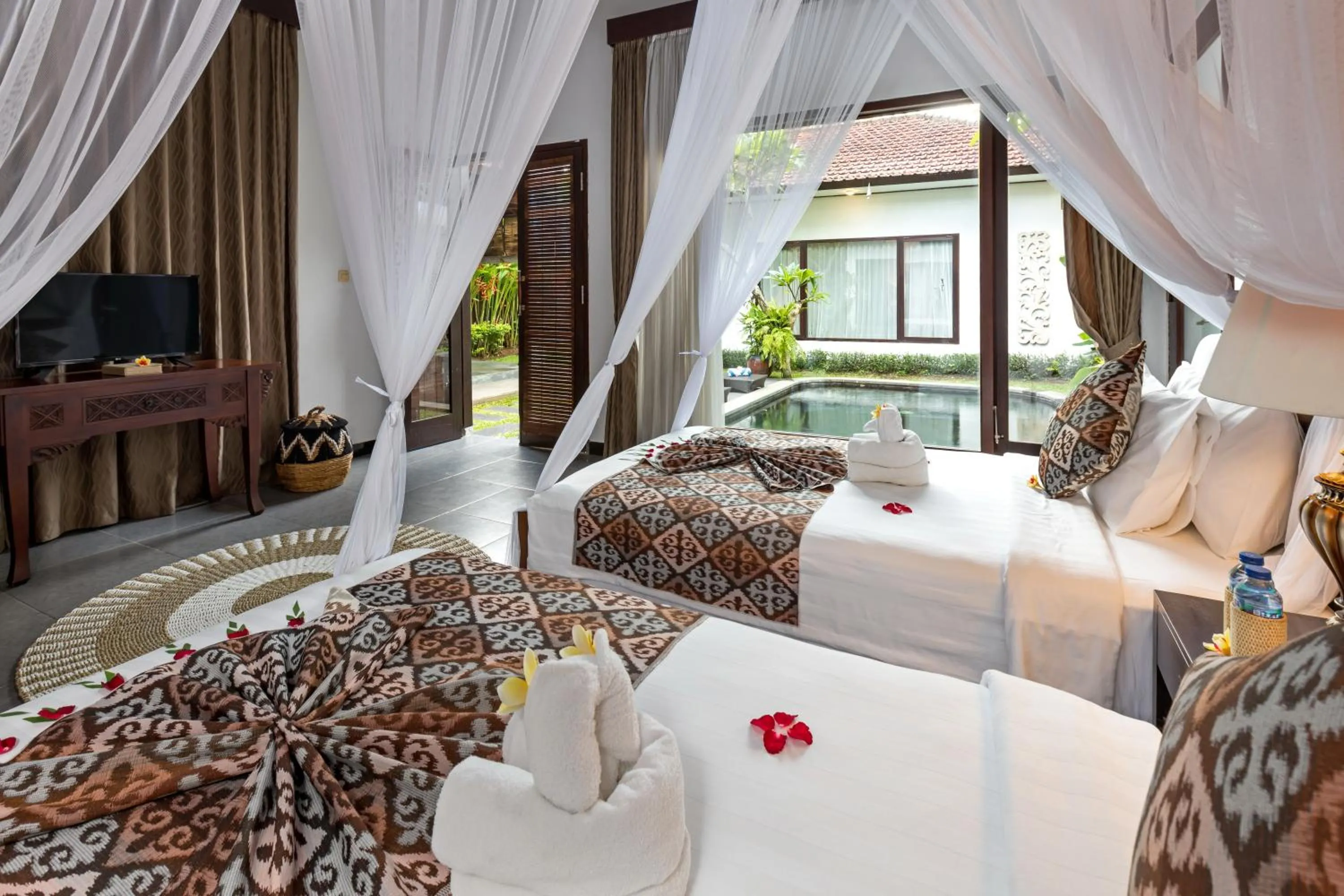 Bed in Ubud Raya Villa