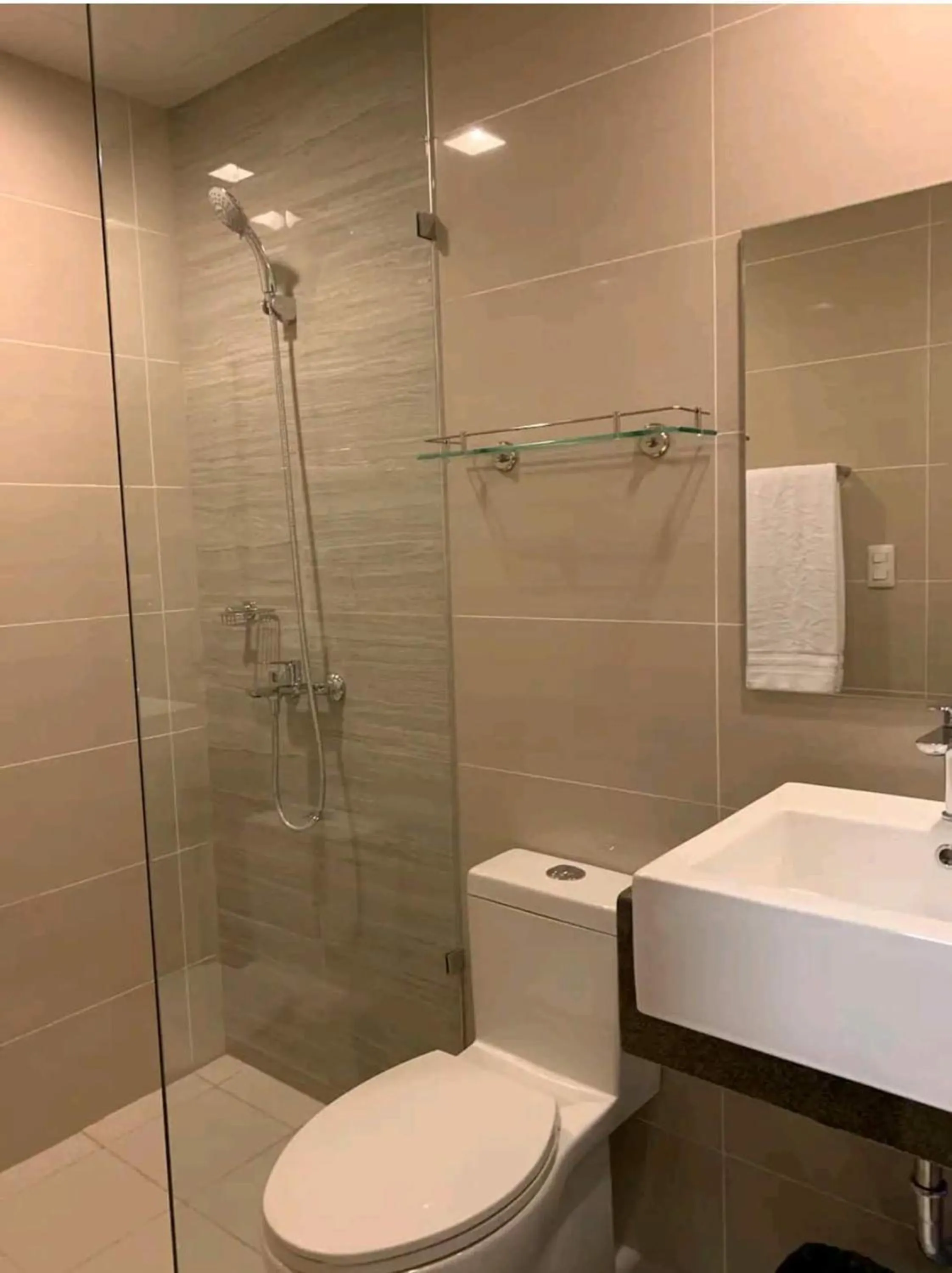 Shower in One Manchester Place by Hiverooms