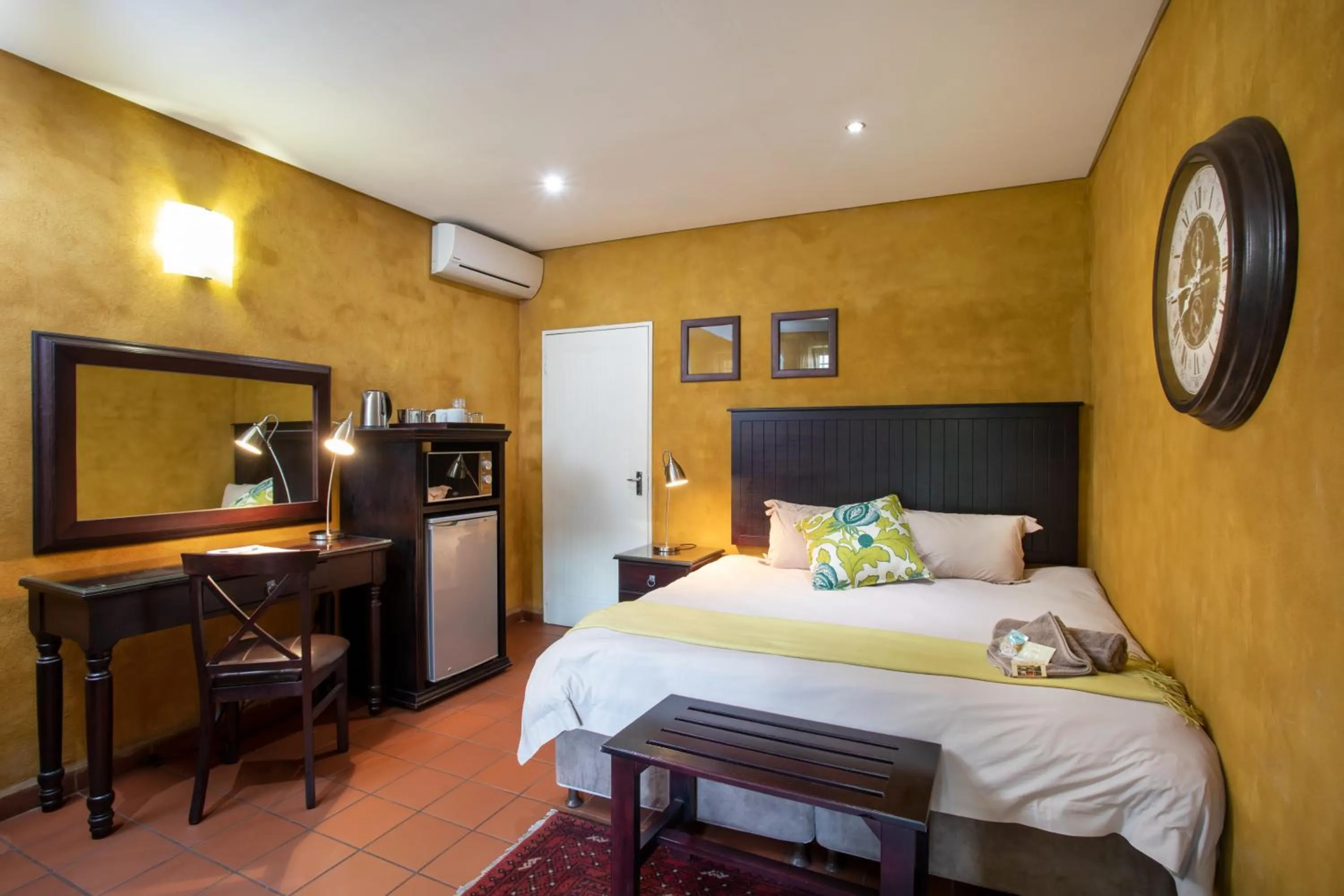 Bed in Bluegum Country Lodge