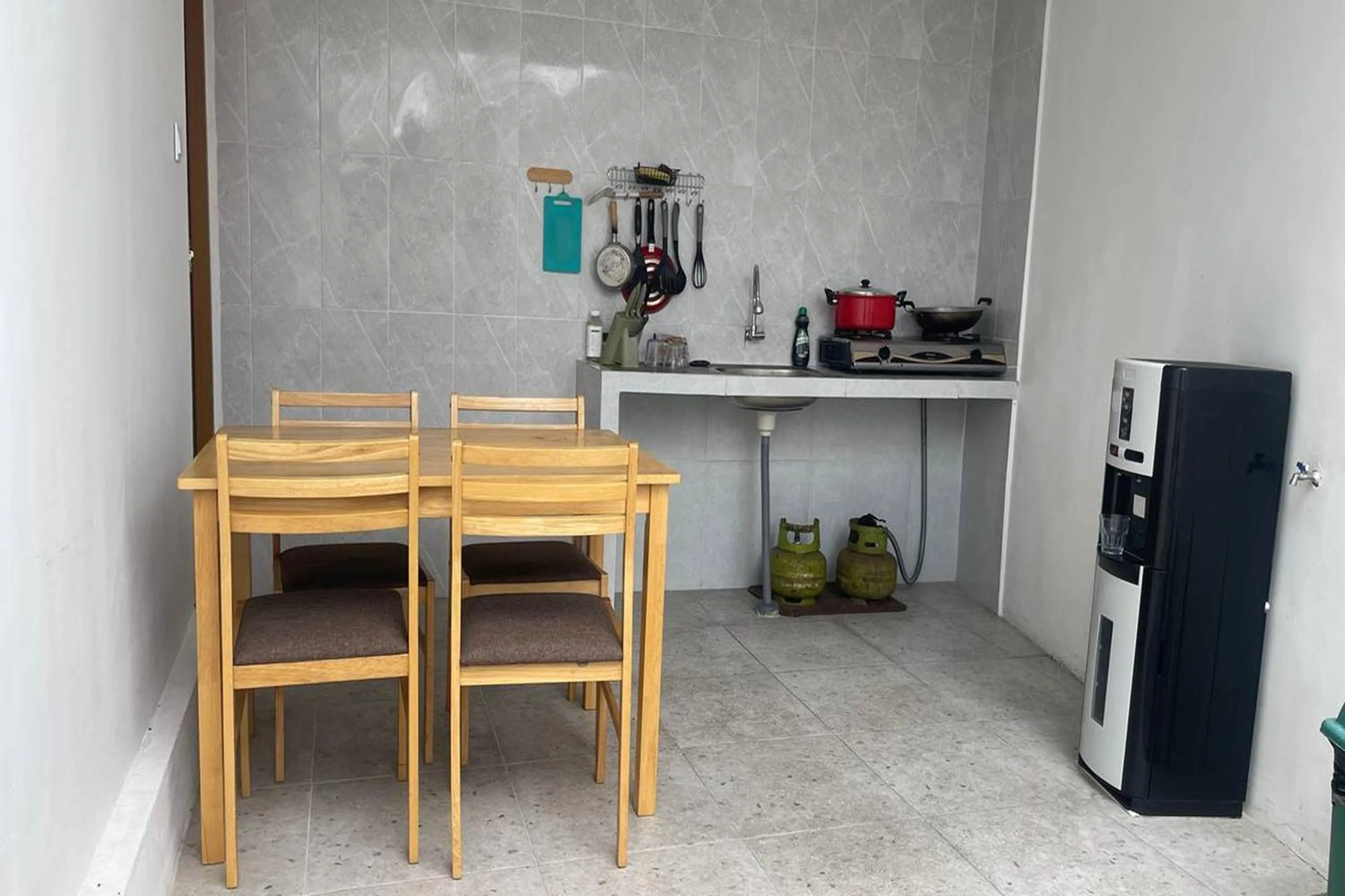Kitchen or kitchenette in Maisaba Coliving Cempaka