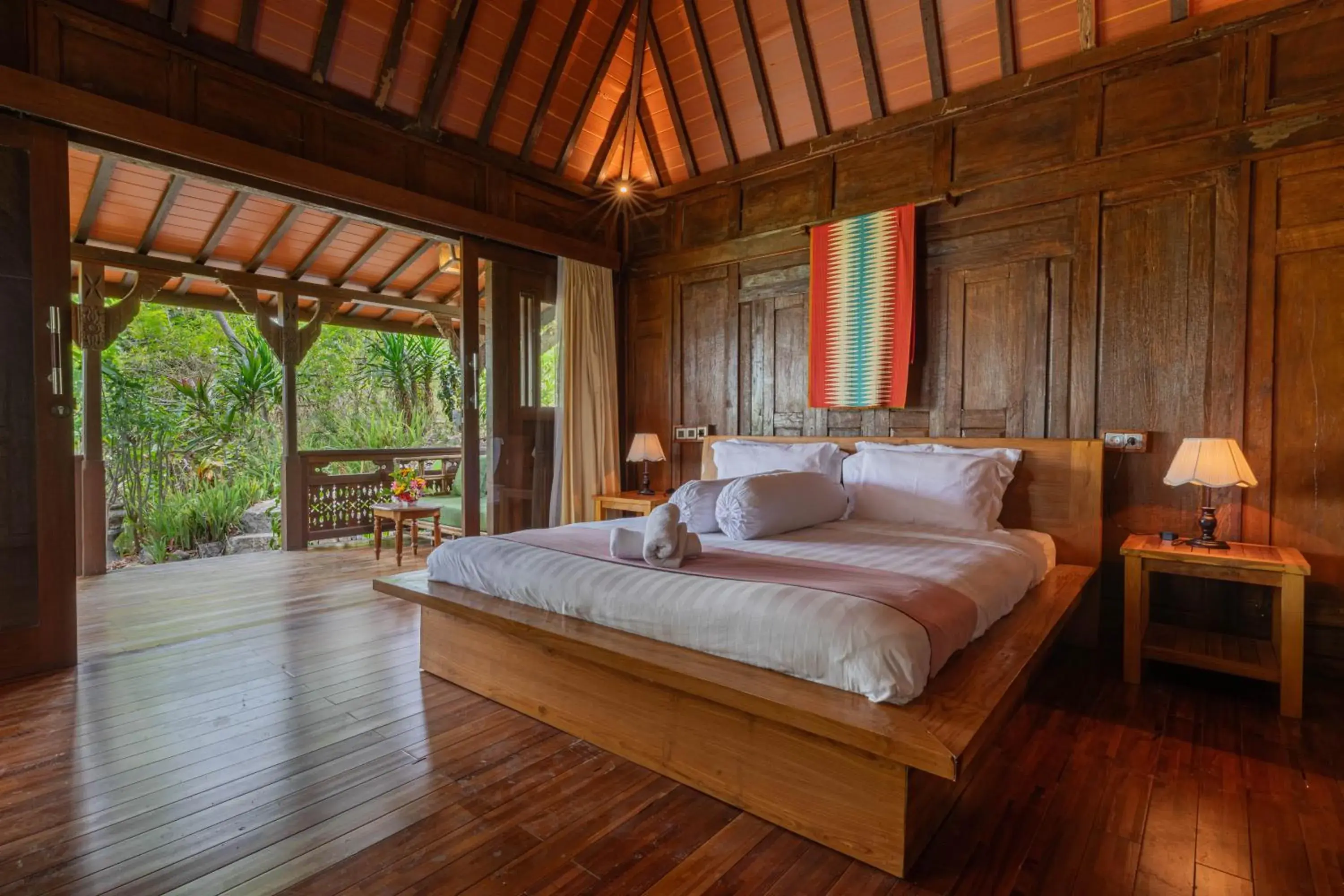 Large Double Room in Annaya House Large Double Room in Annaya House