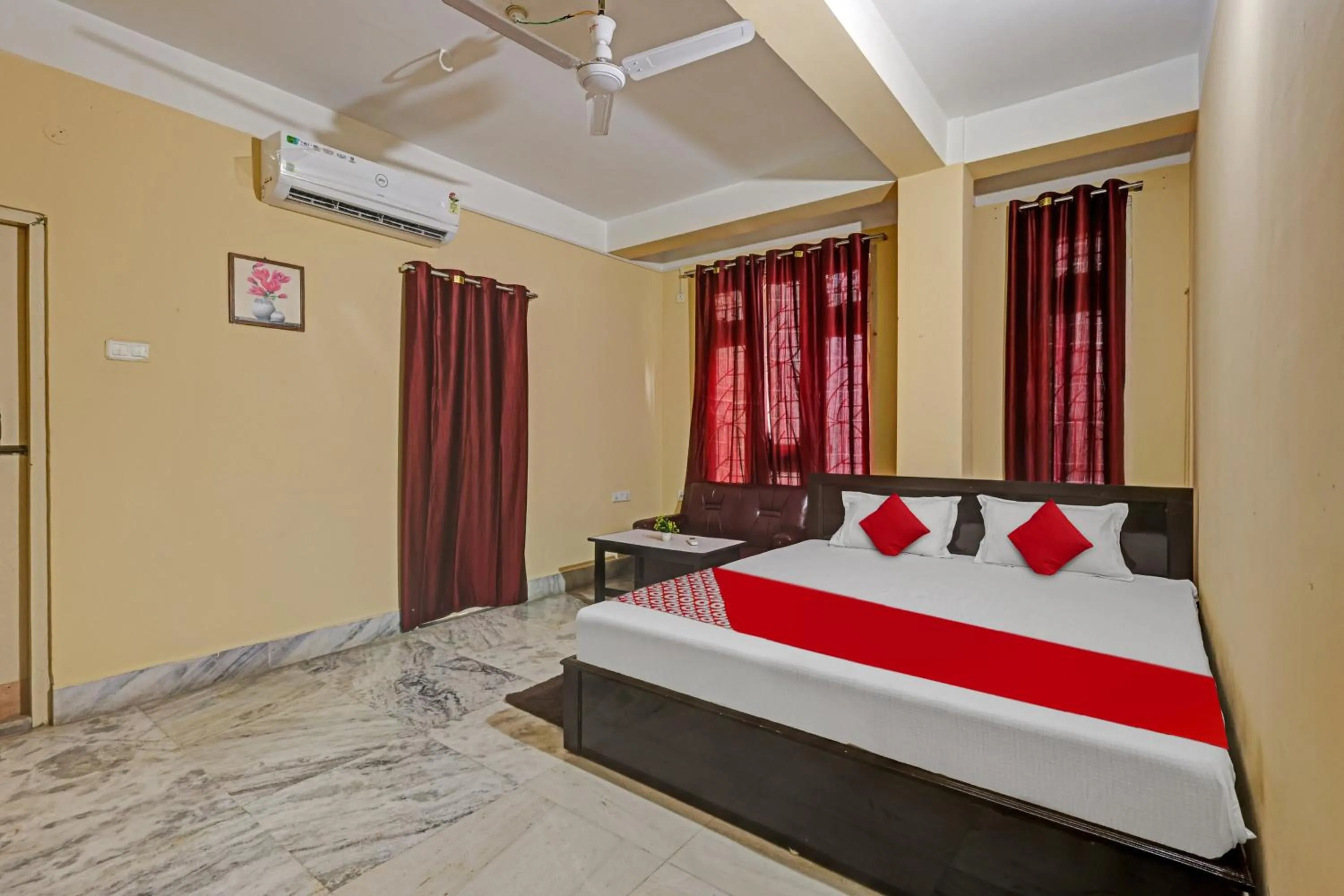 Bedroom, Bed in Hotel O Metro Guest House