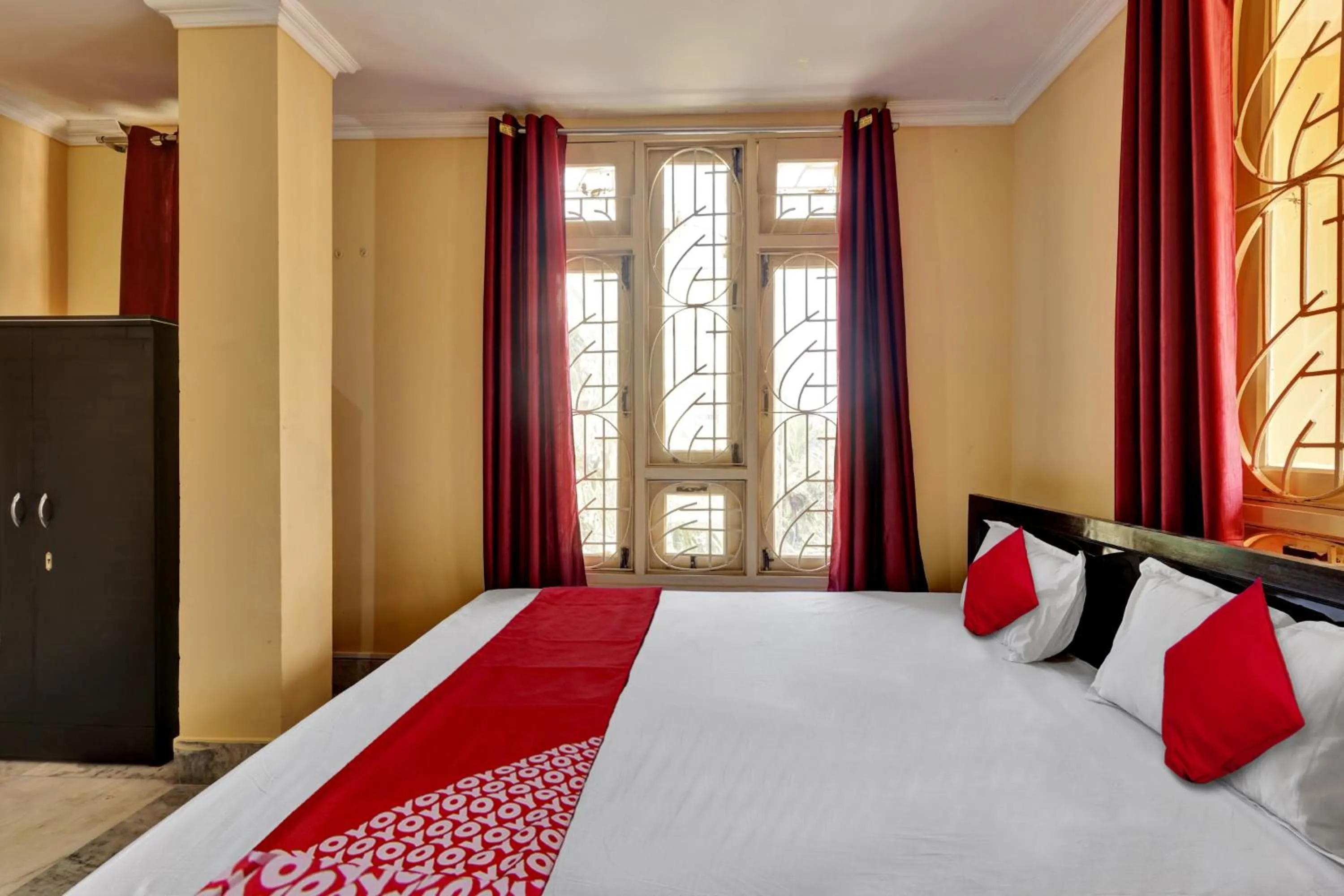 Bedroom, Bed in Hotel O Metro Guest House