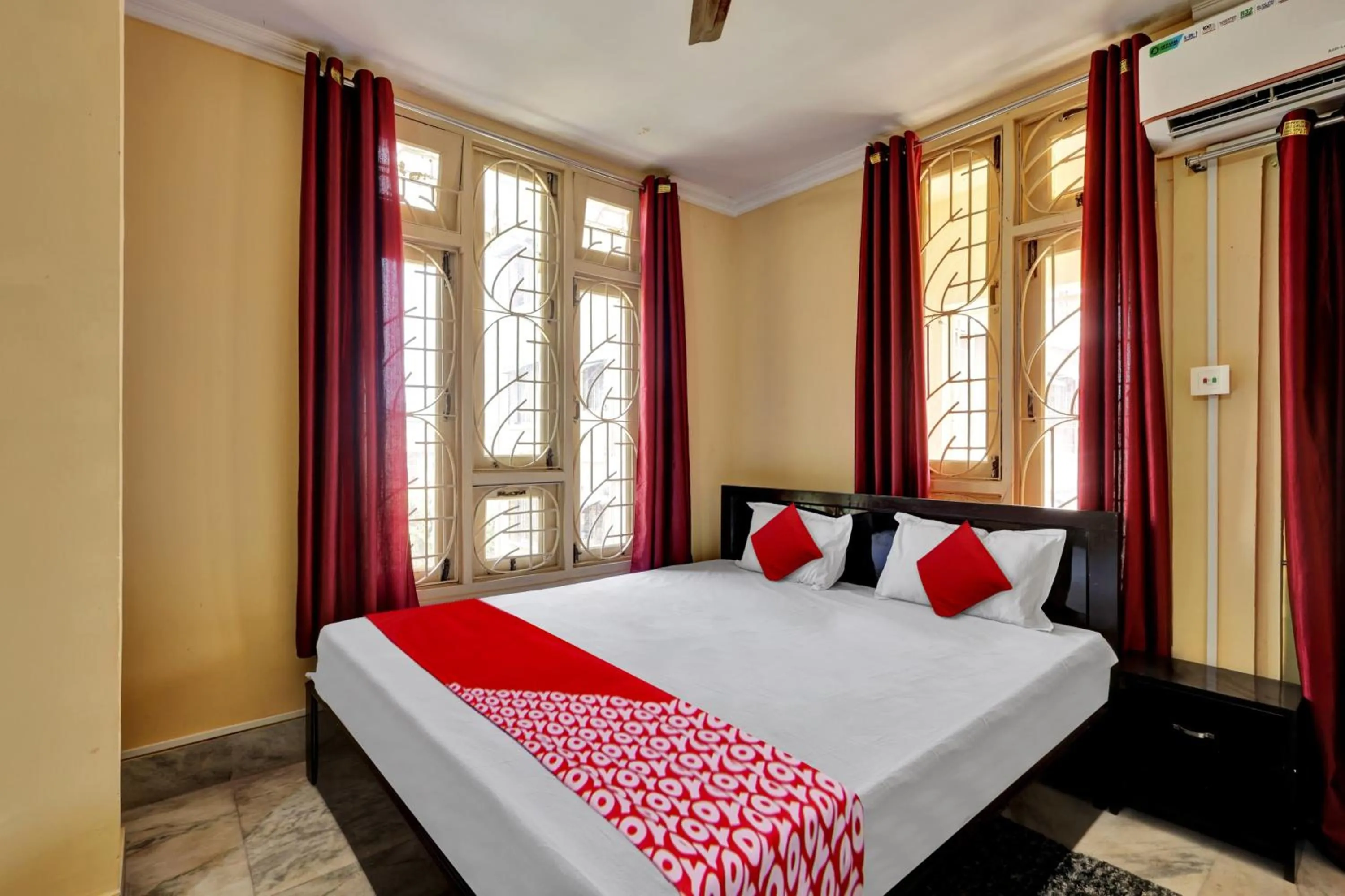 Bedroom, Bed in Hotel O Metro Guest House