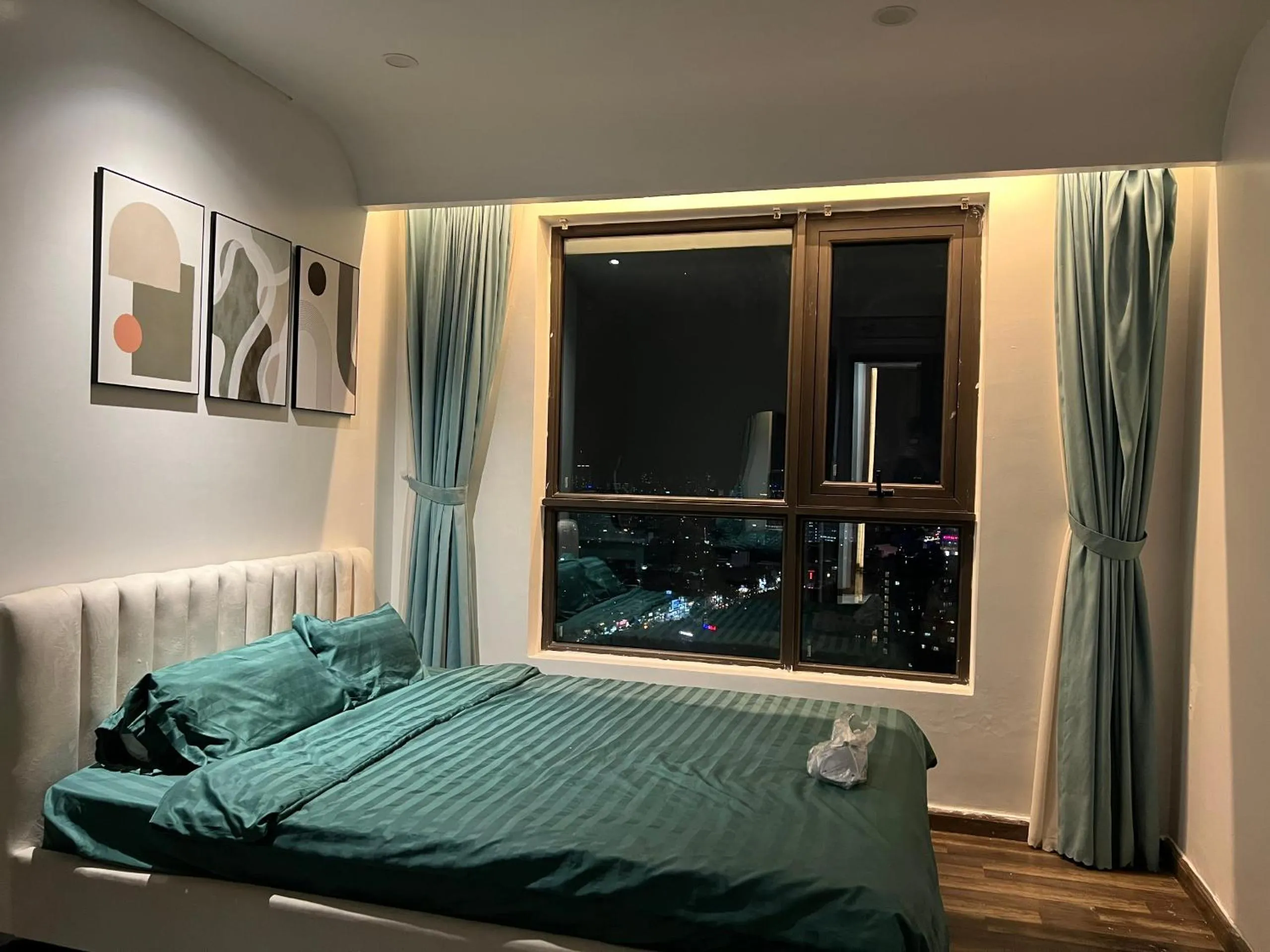 Bed in UPhoenix Home- HaDo Centrosa Garden