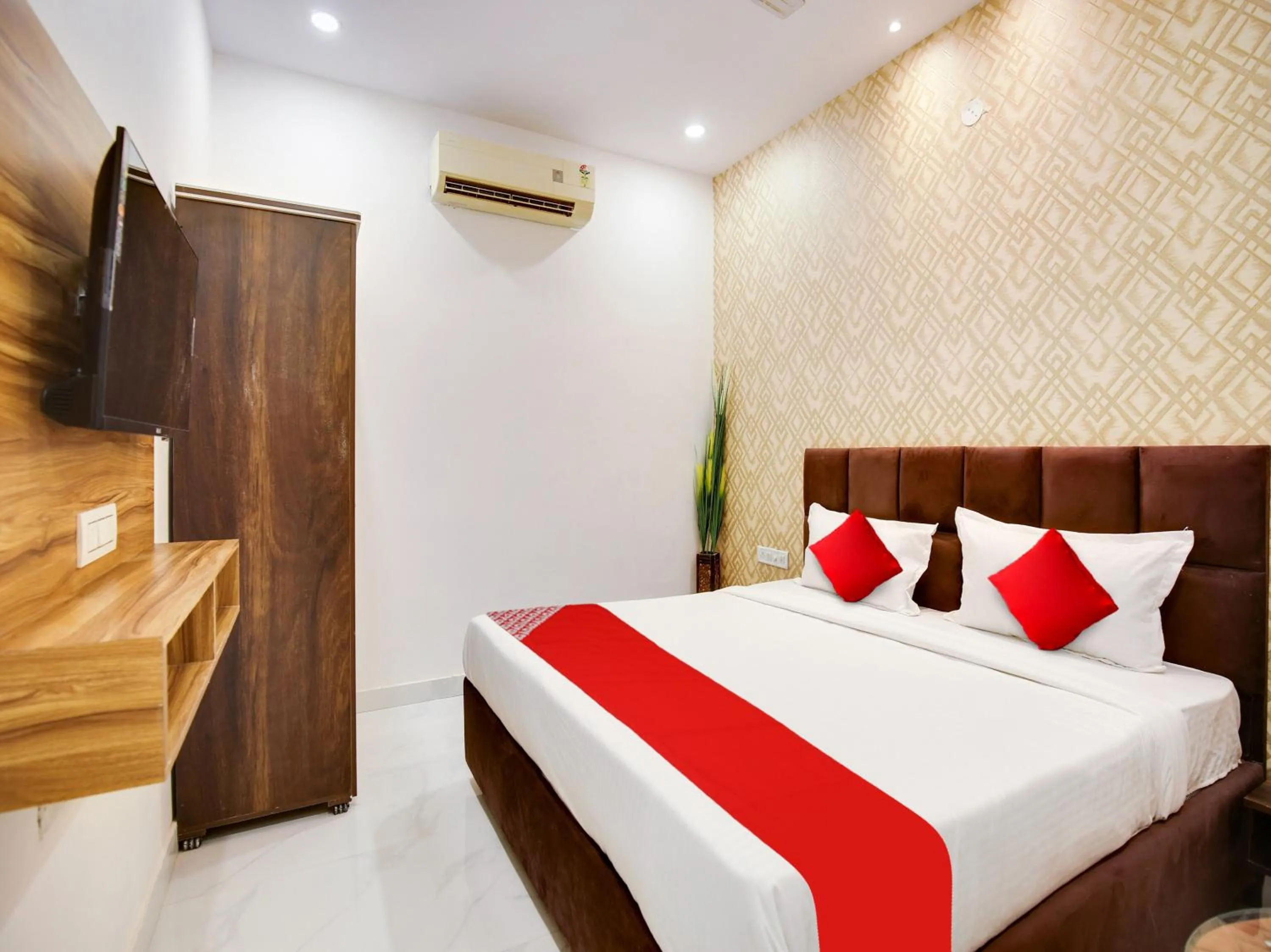 Bedroom, Bed in Hotel O Golden A