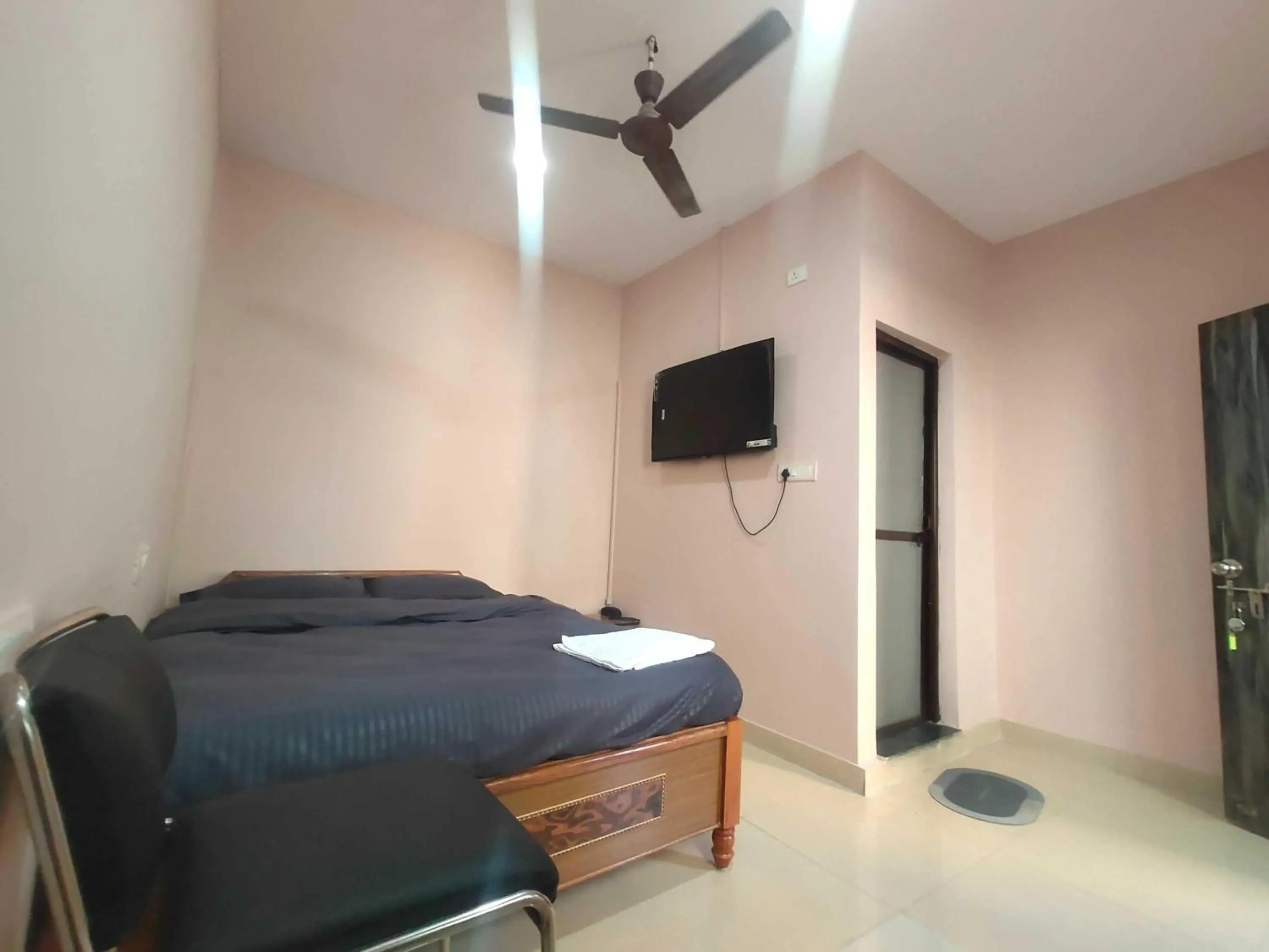 Bedroom, Bed in Hotel O Lake View