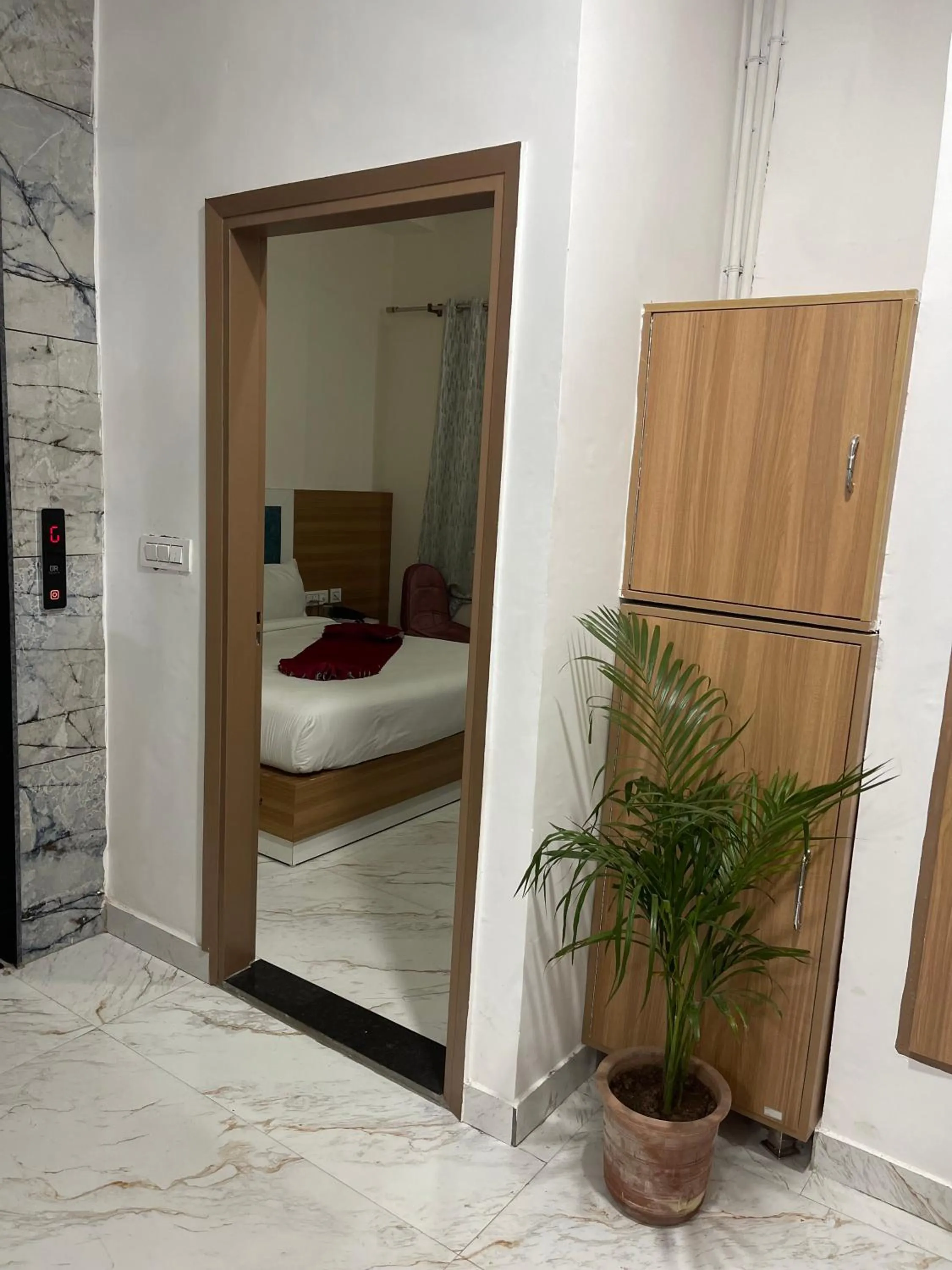 Photo of the whole room in Hotel Sundram