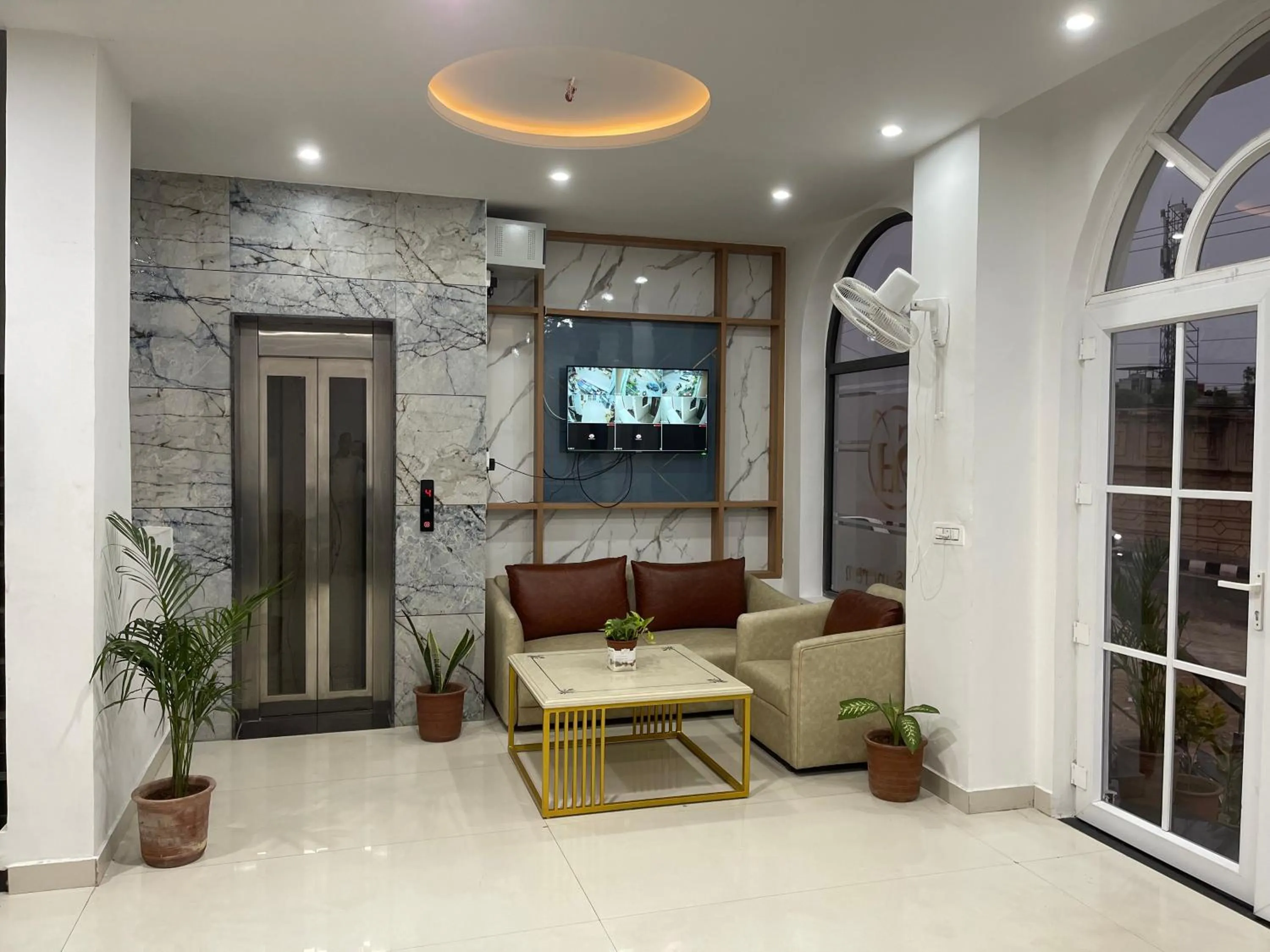 TV and multimedia in Hotel Sundram