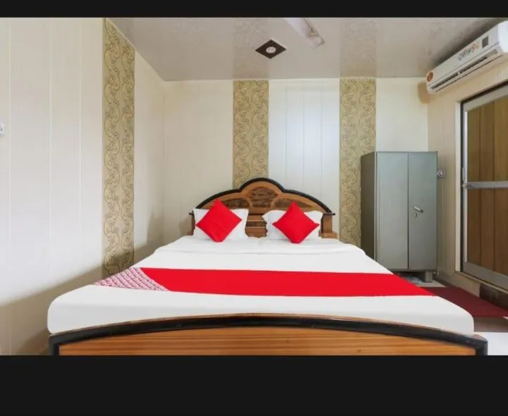 Bed in Hotel Chitrarth & Party Lawn