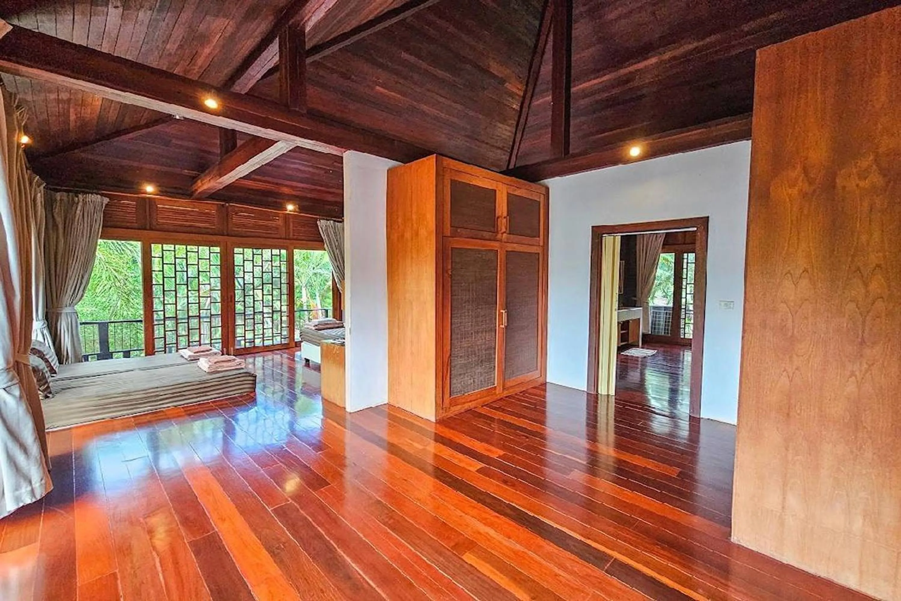 Photo of the whole room, Bed in SS pool villa hills