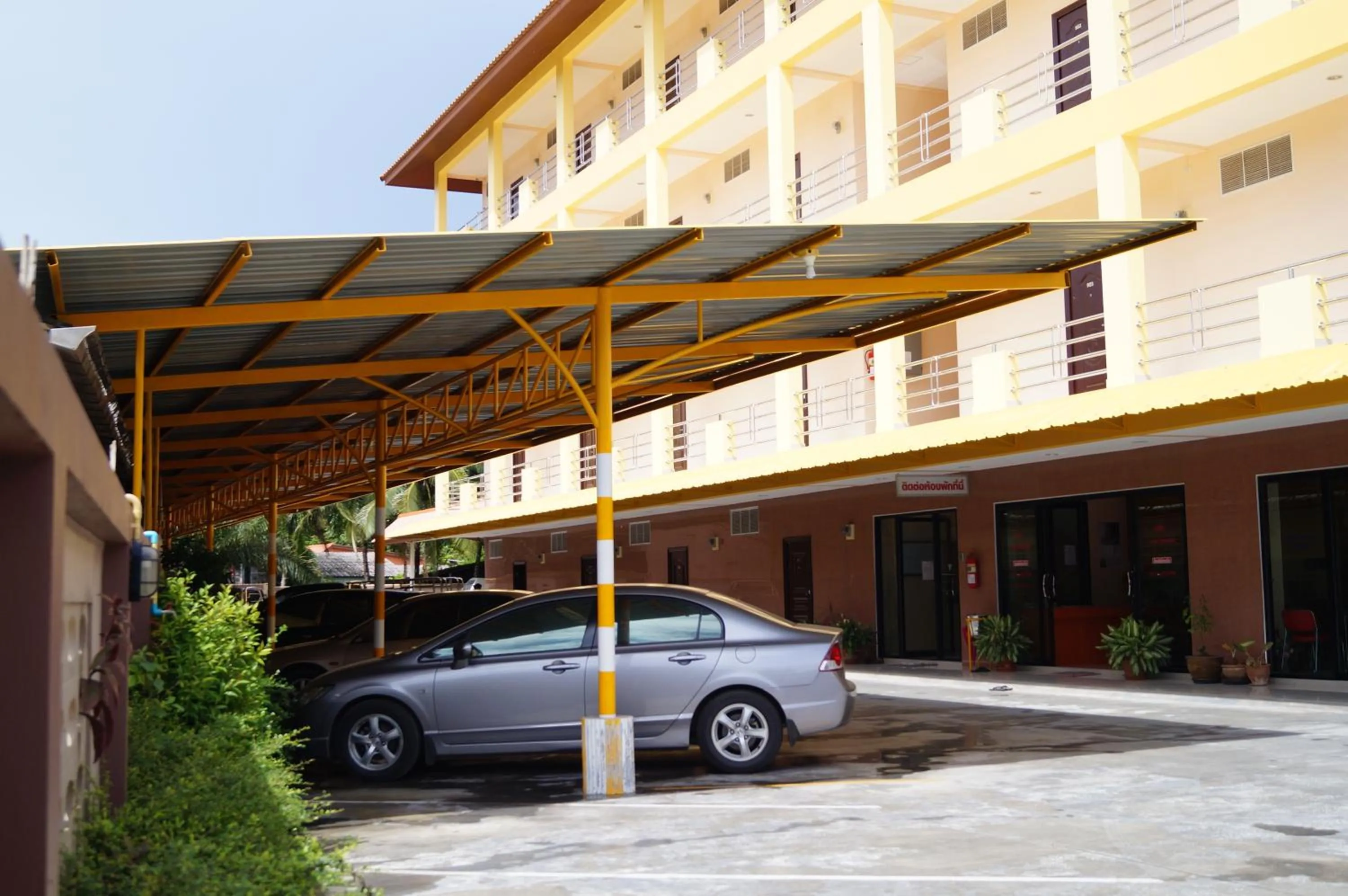 Facade/entrance in Jirasin Hotel & Apartment