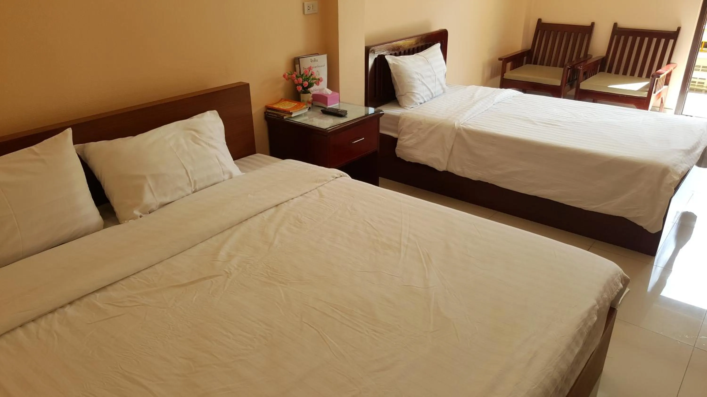 Bedroom, Bed in Jirasin Hotel & Apartment