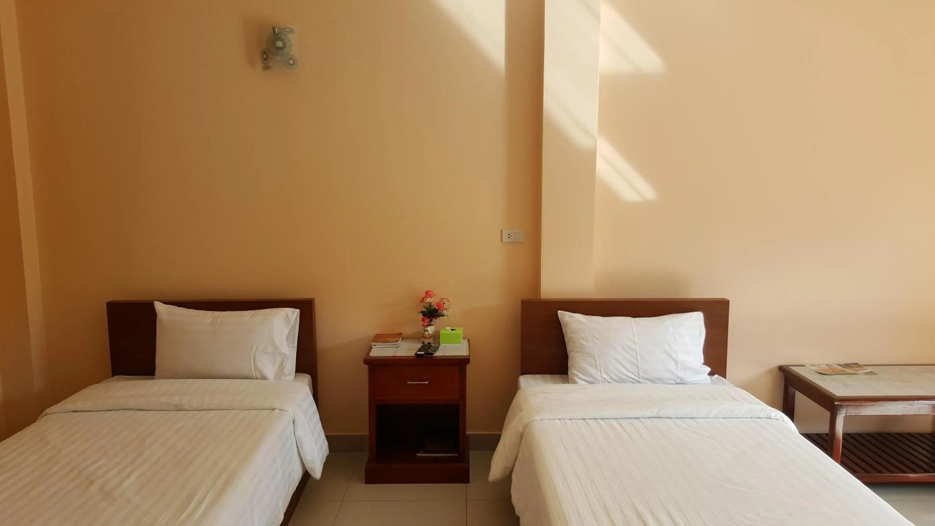 Bedroom, Bed in Jirasin Hotel & Apartment