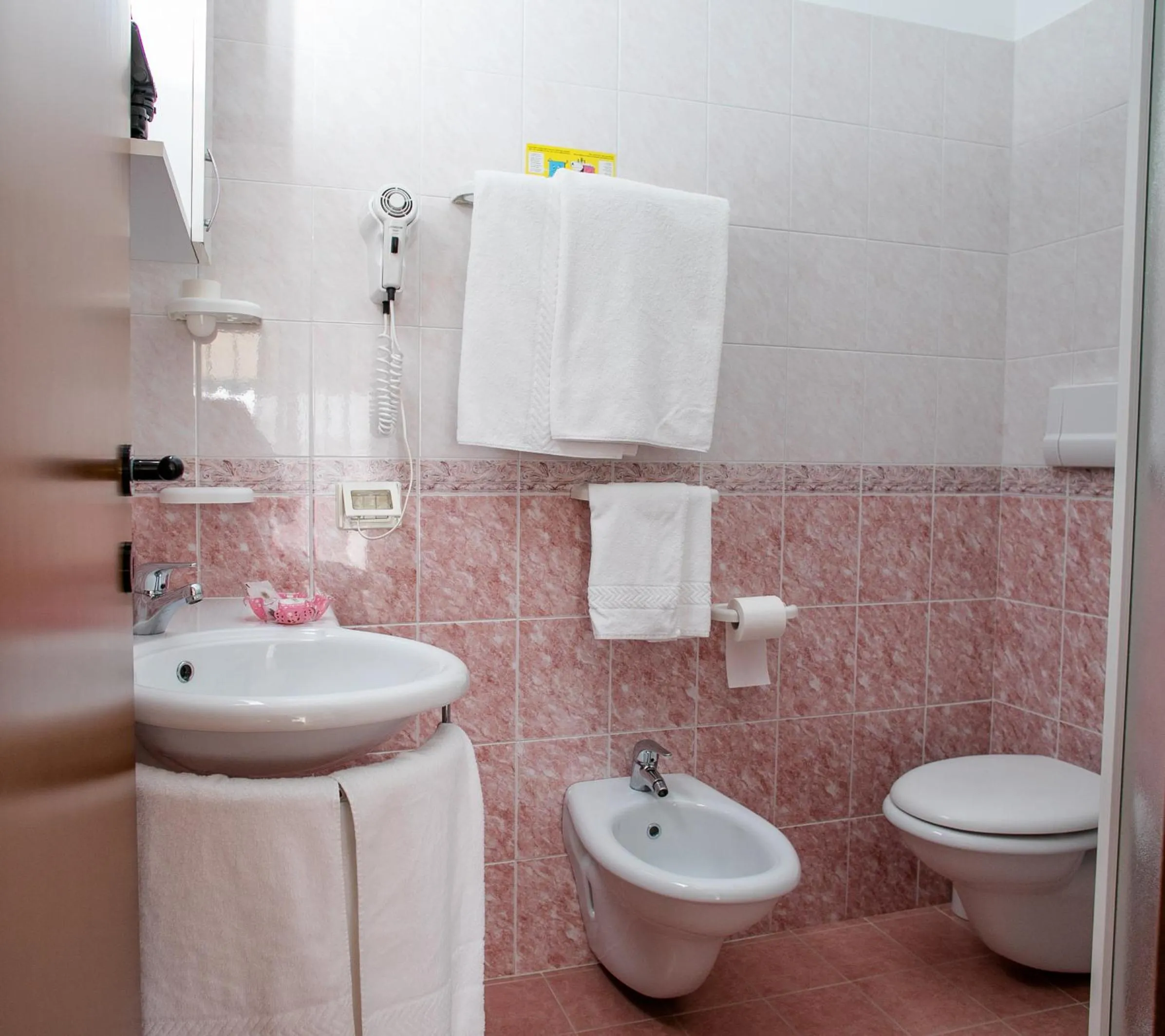 Toilet in Hotel Picobello Pineta