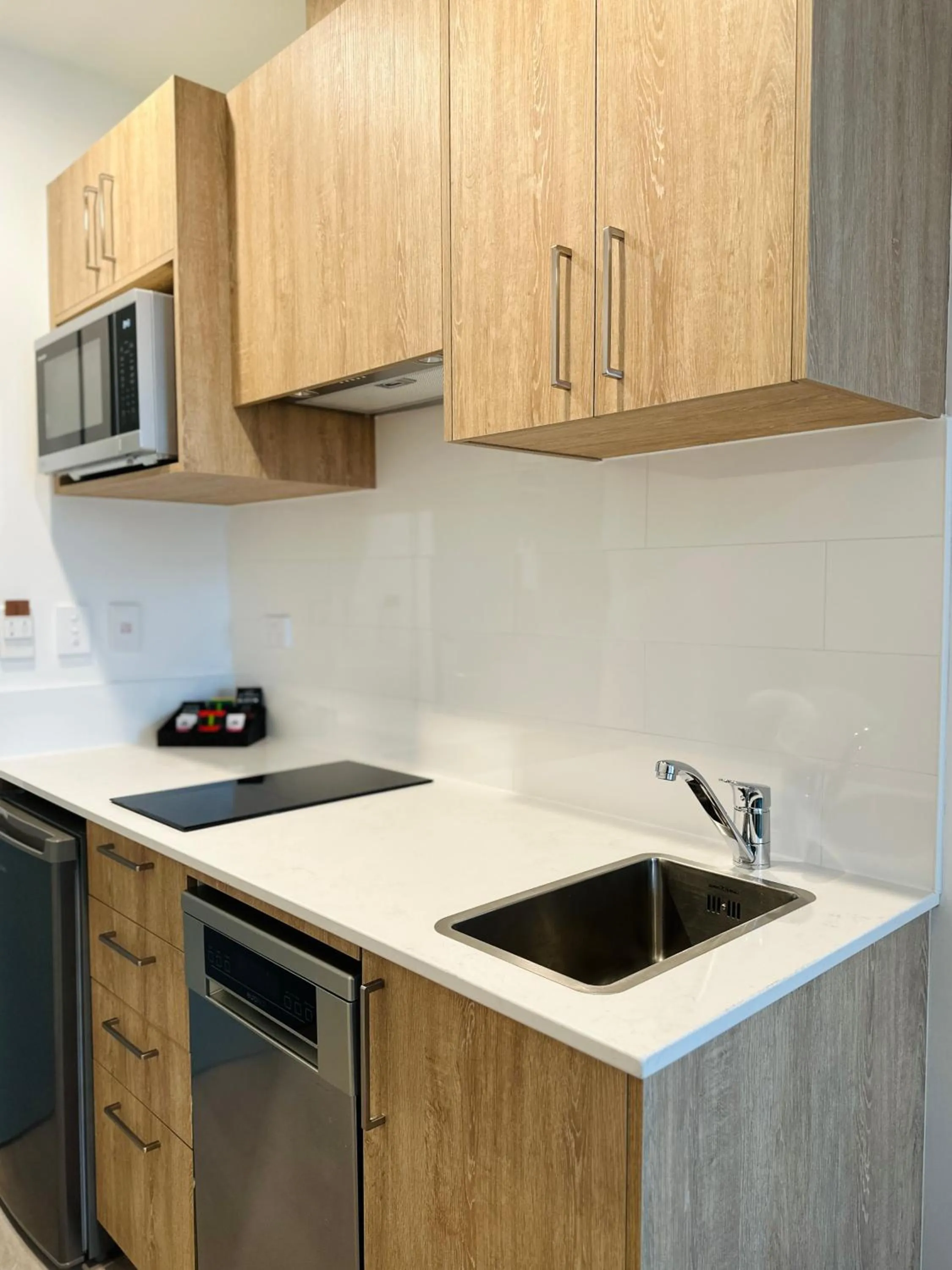 Kitchen or kitchenette in La Quinta by Wyndham Ellerslie Auckland