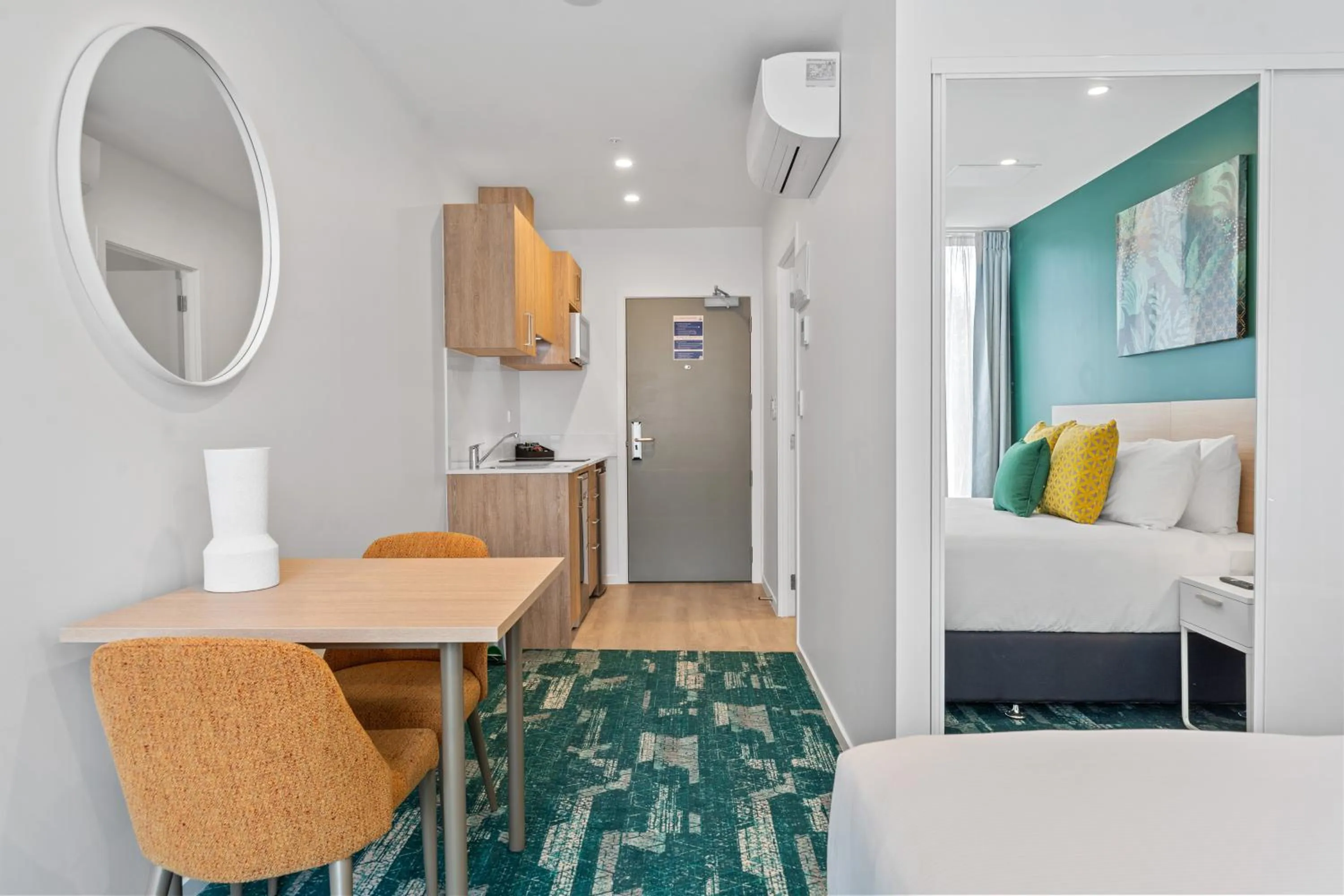 Kitchen or kitchenette in La Quinta by Wyndham Ellerslie Auckland