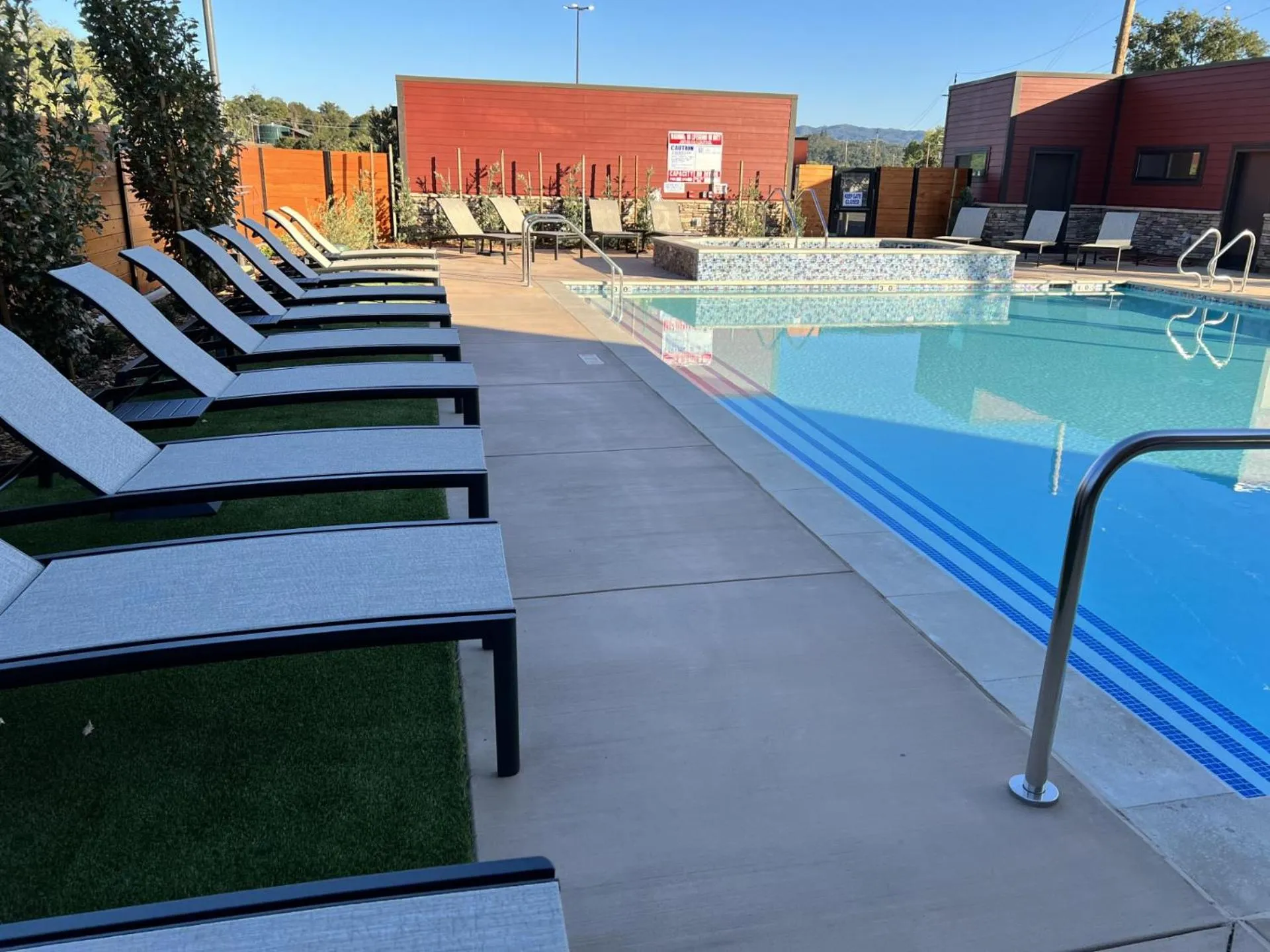 Swimming pool in Wyndham Garden Redwood Valley - Ukiah