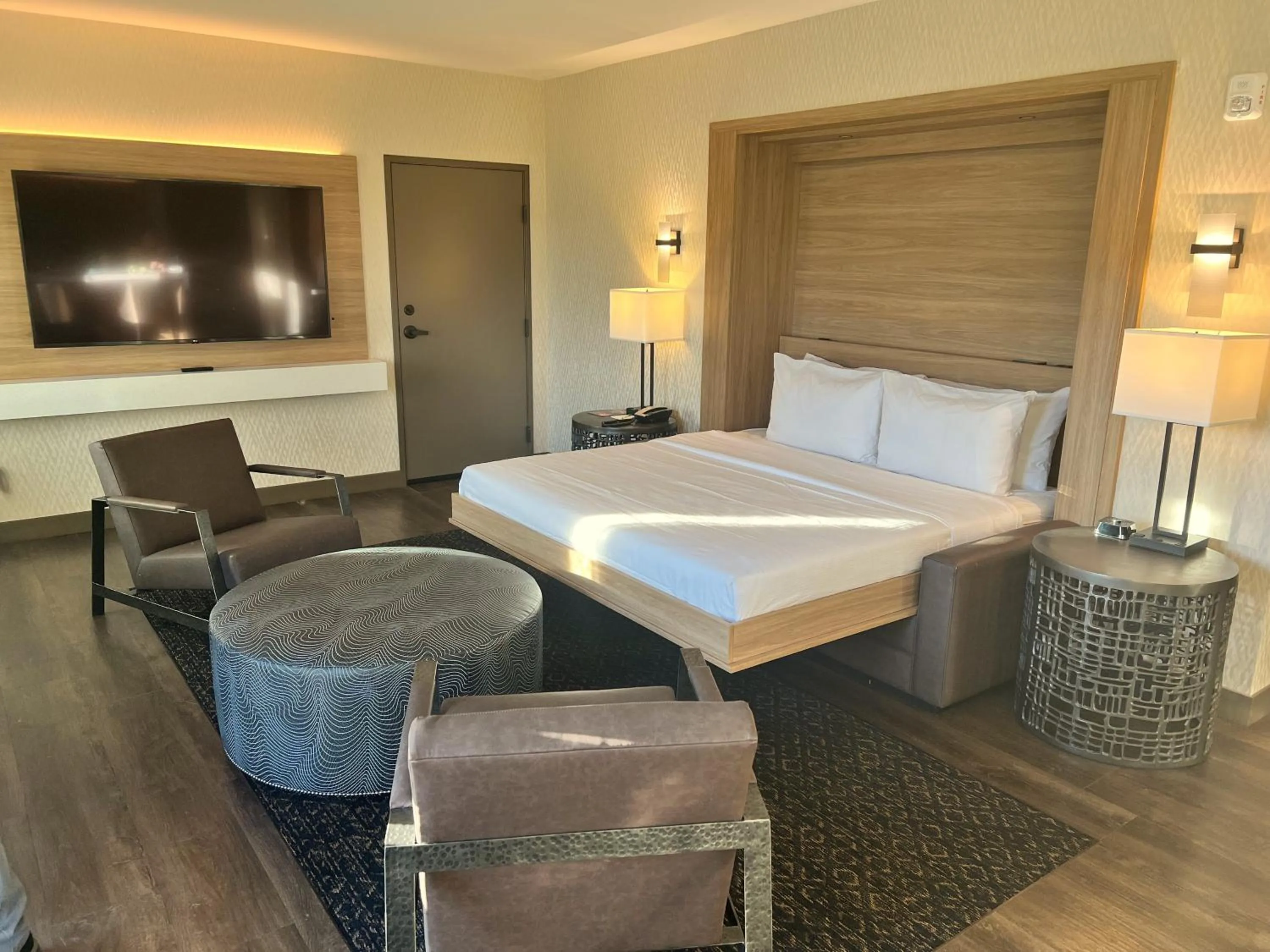 Bed in Wyndham Garden Redwood Valley - Ukiah