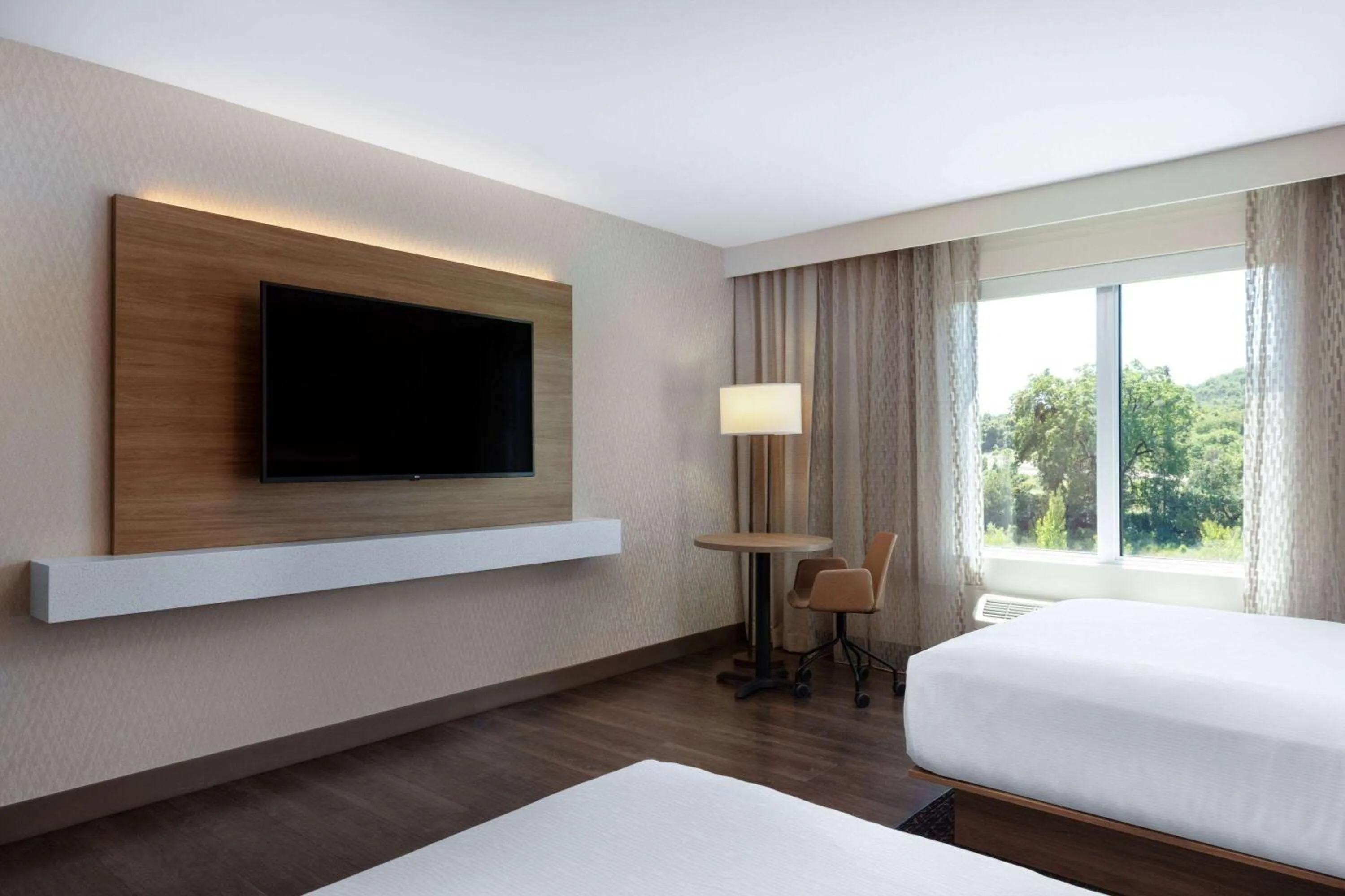 Photo of the whole room, Bed in Wyndham Garden Redwood Valley - Ukiah