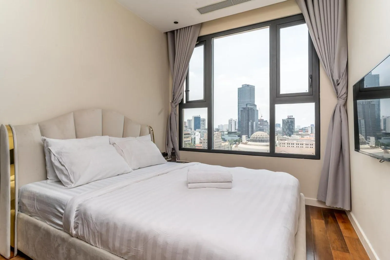 Bed in The Rixx Madison