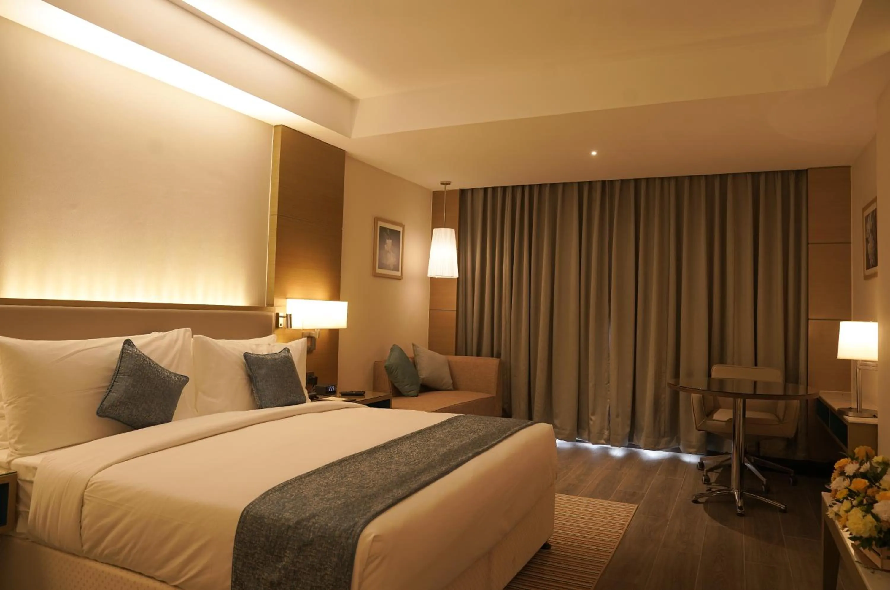 Seating area, Bed in Gokulam Grand Trivandrum