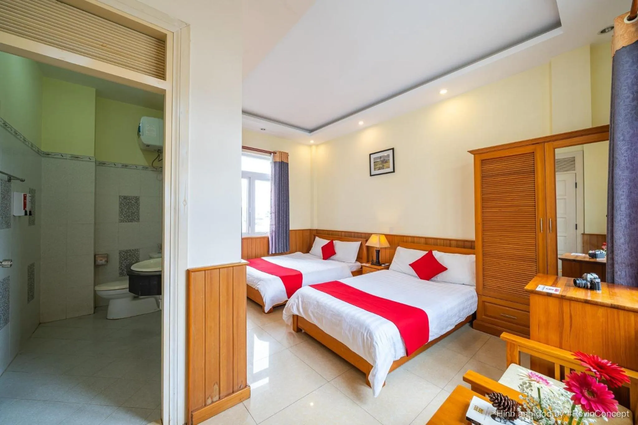 Bathroom, Bed in BÁCH AN LẠC HOTEL