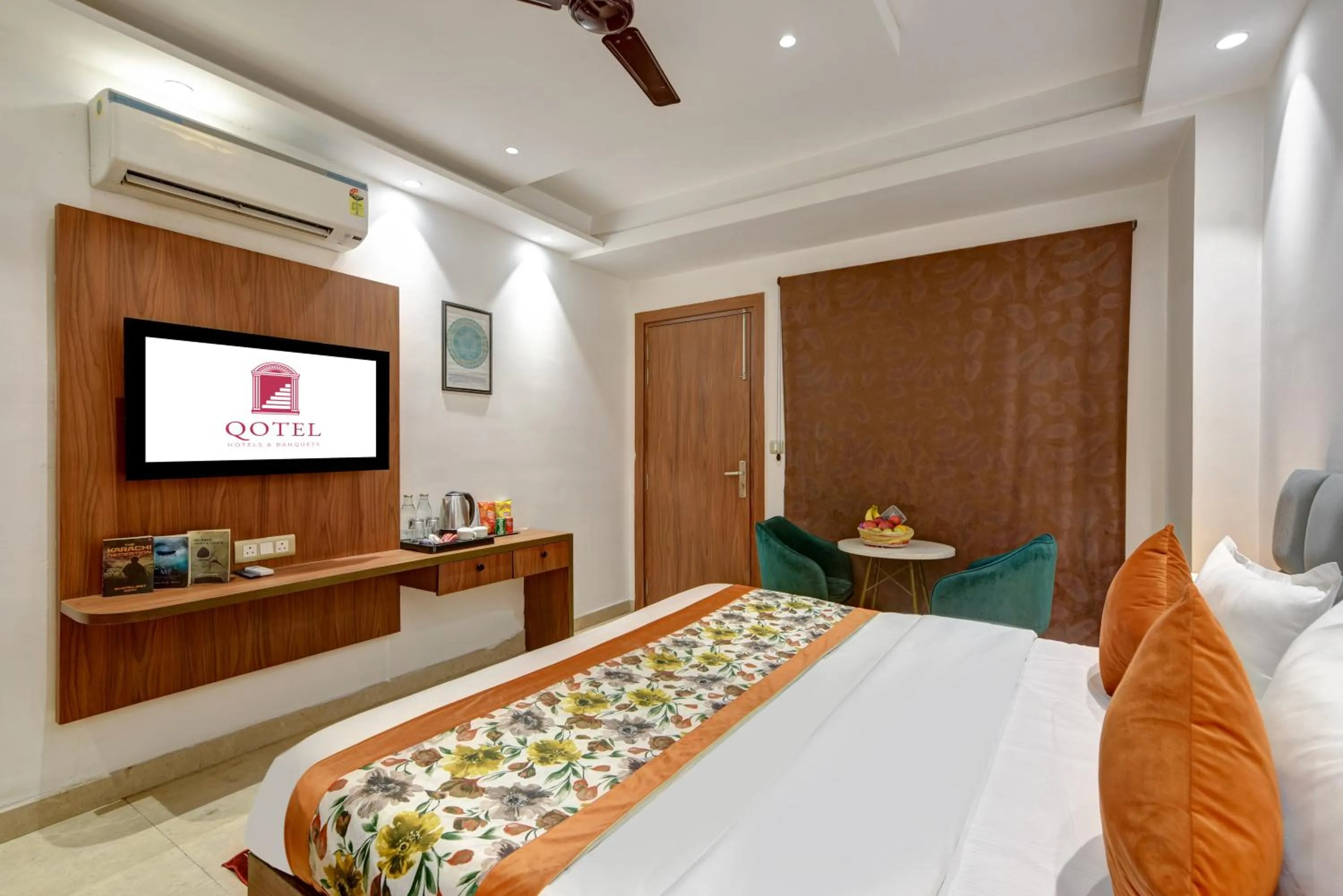 Bed in Qotel Comfort Ashok Vihar - Near Delhi University