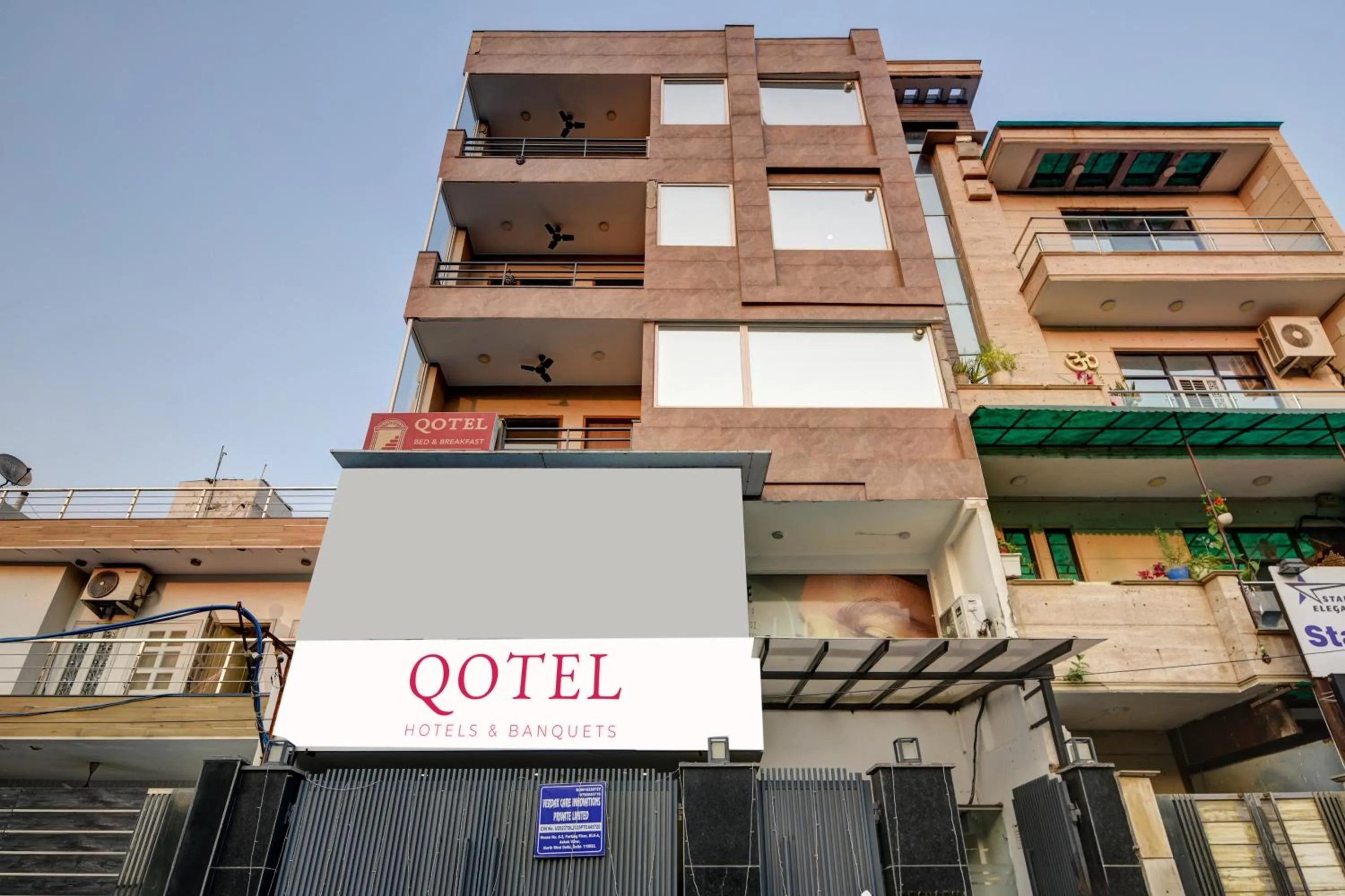 Property building in Qotel Comfort Ashok Vihar - Near Delhi University