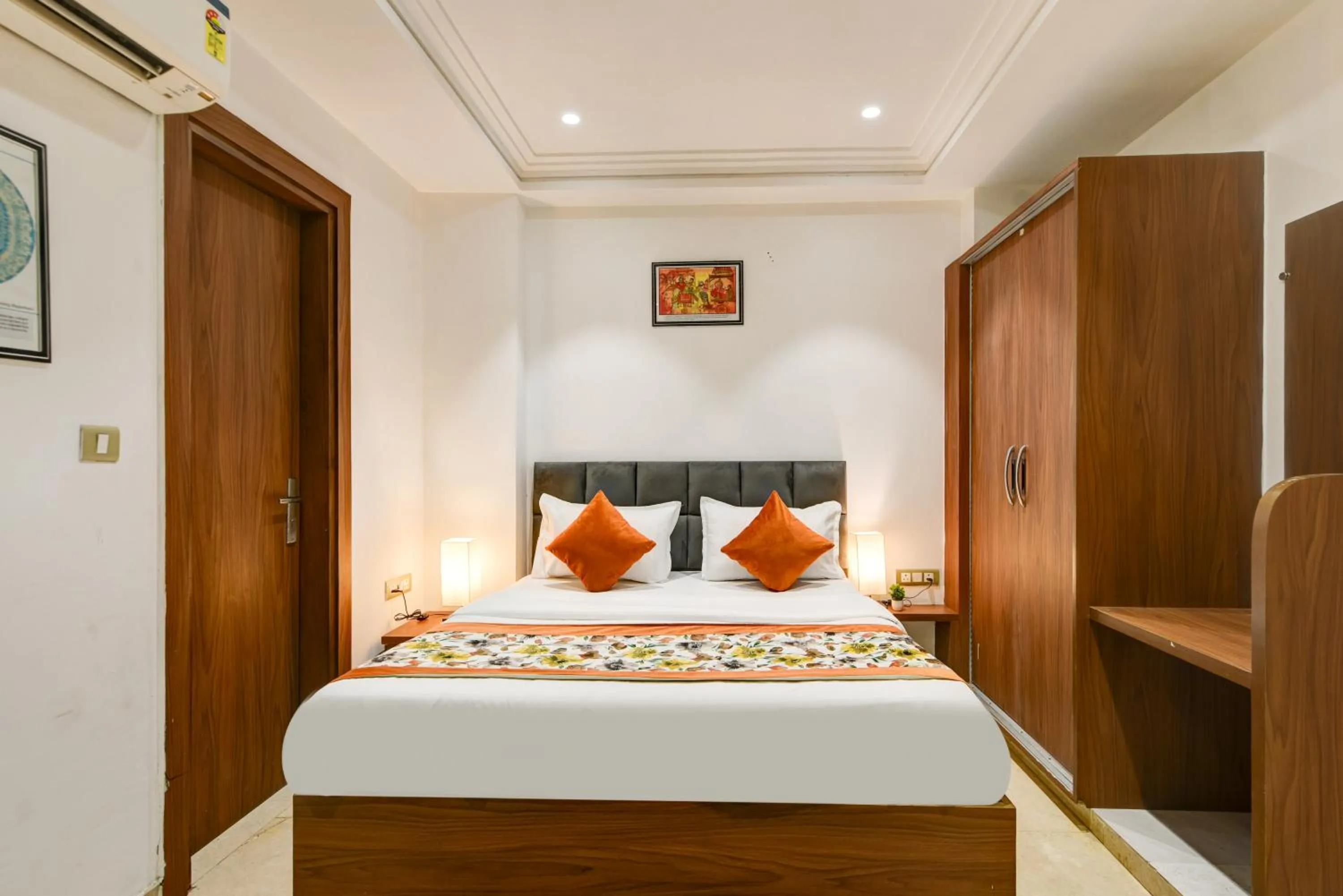 Bed in Qotel Comfort Ashok Vihar - Near Delhi University
