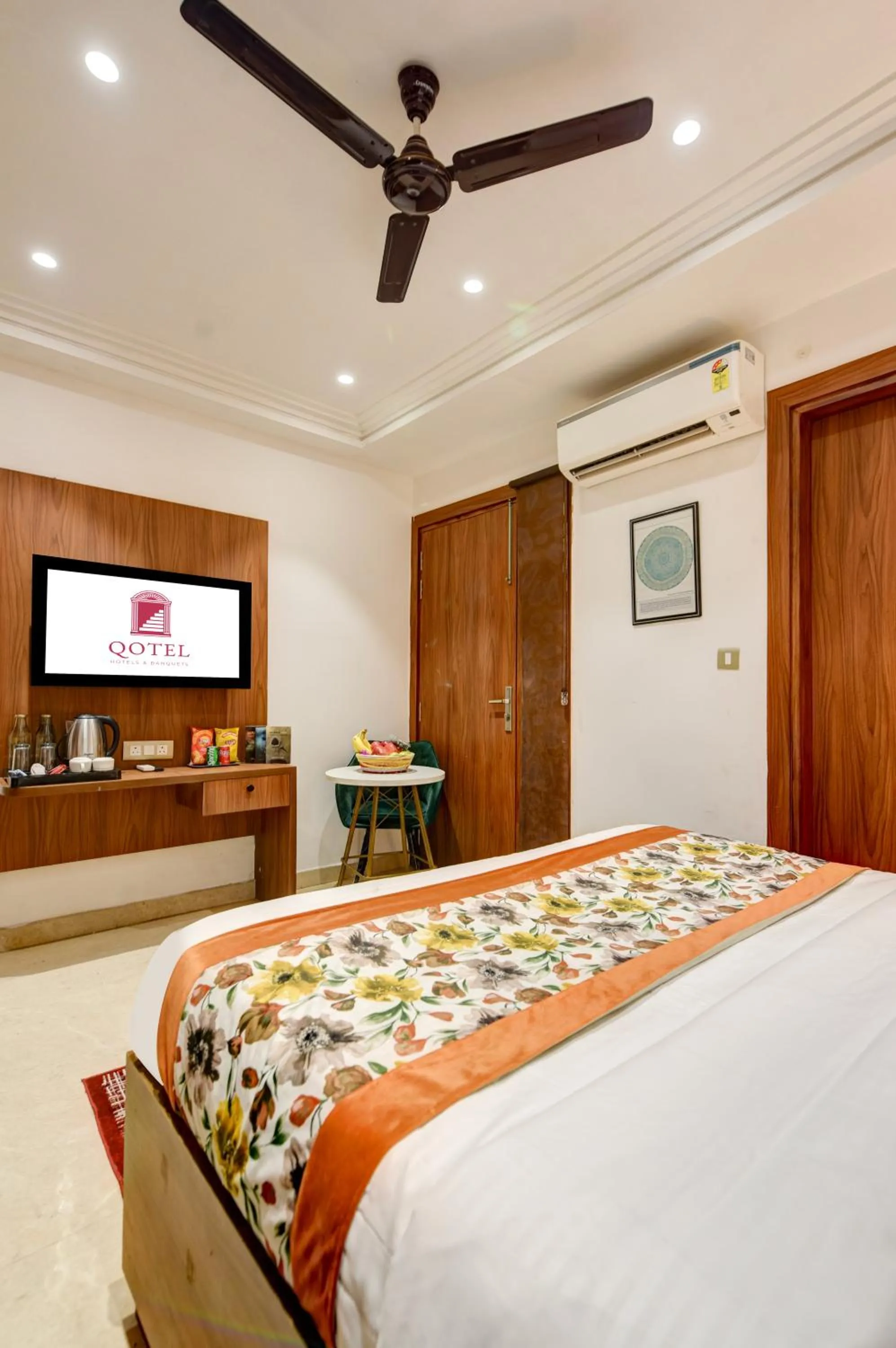Bed in Qotel Comfort Ashok Vihar - Near Delhi University
