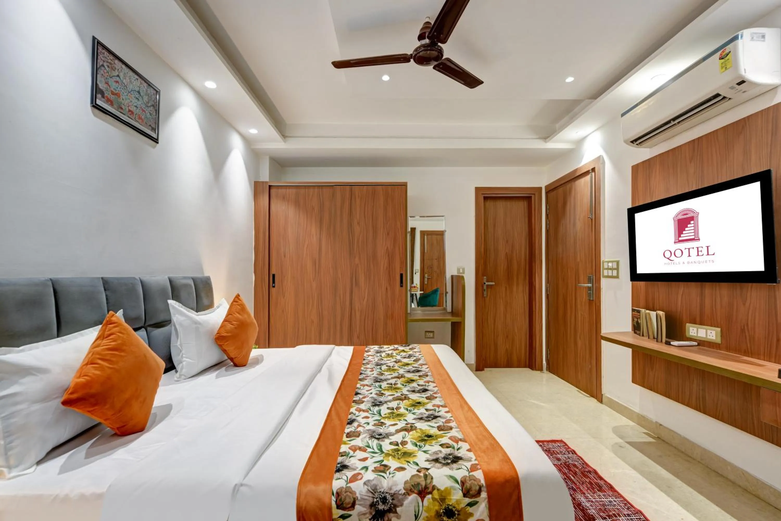 Bed in Qotel Comfort Ashok Vihar - Near Delhi University