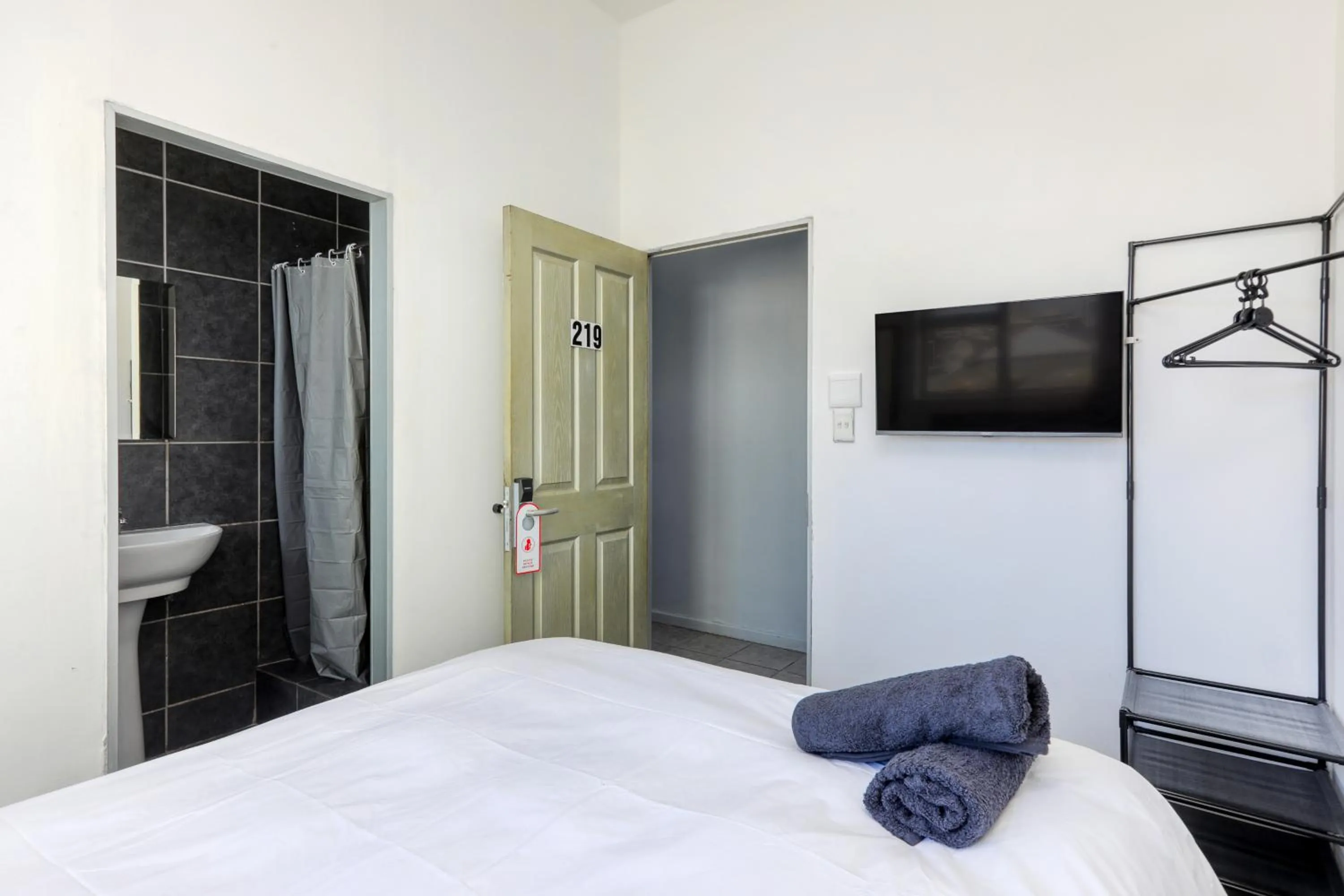 Bed in Inn & Out Express Sea Point
