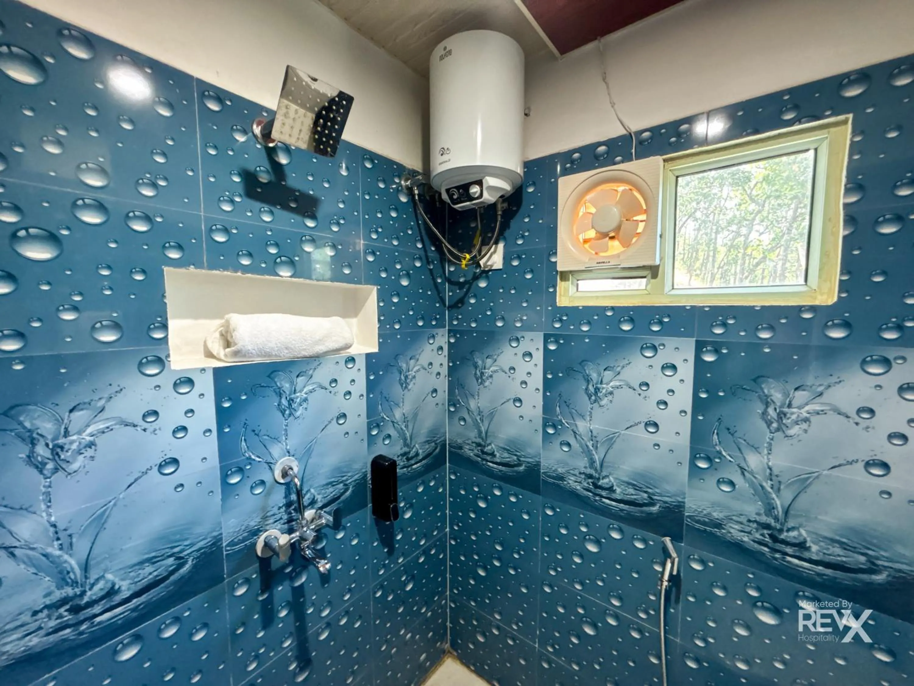 Shower in Hotel Prince valley