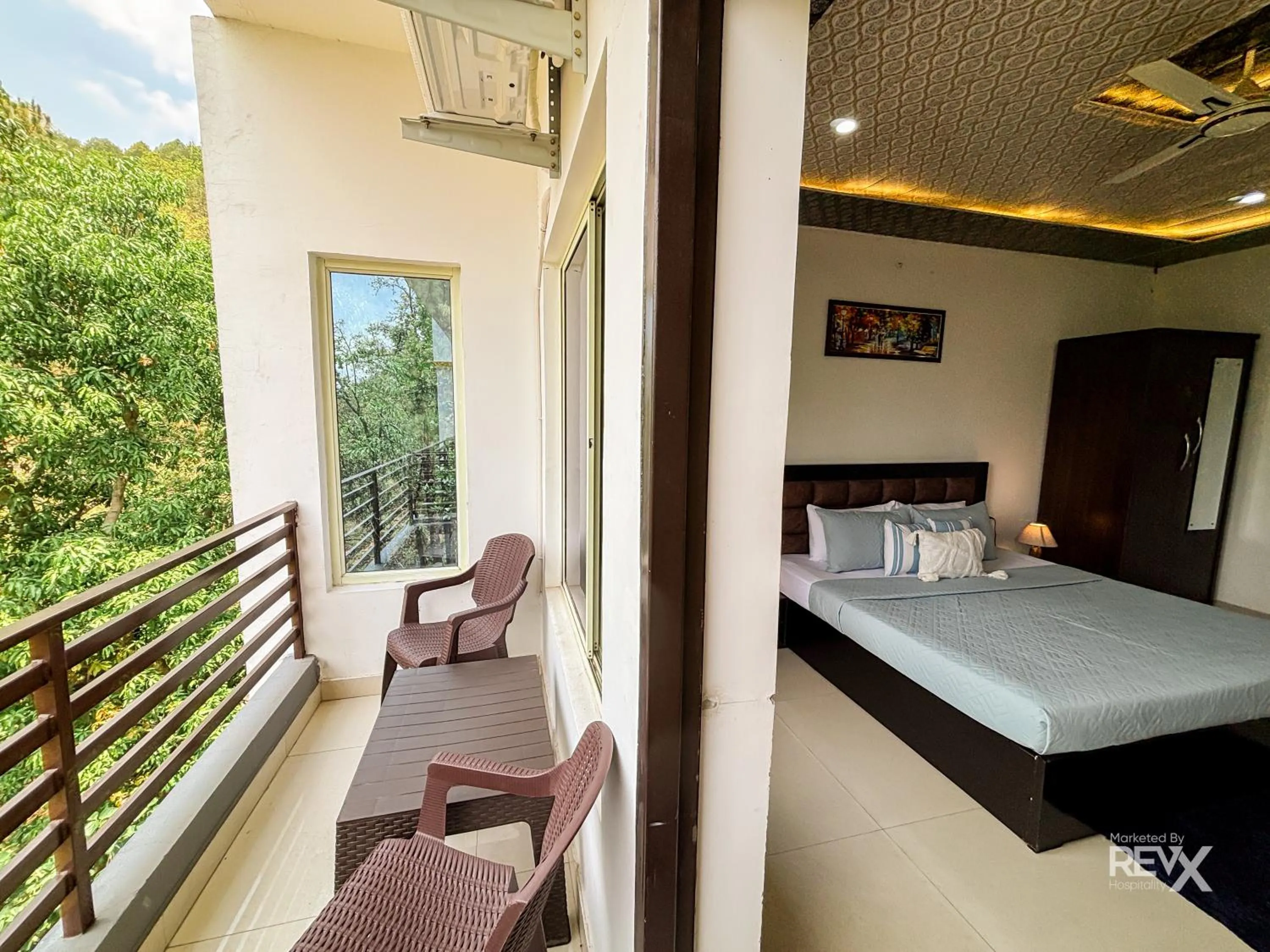 Balcony/Terrace, Bed in Hotel Prince valley