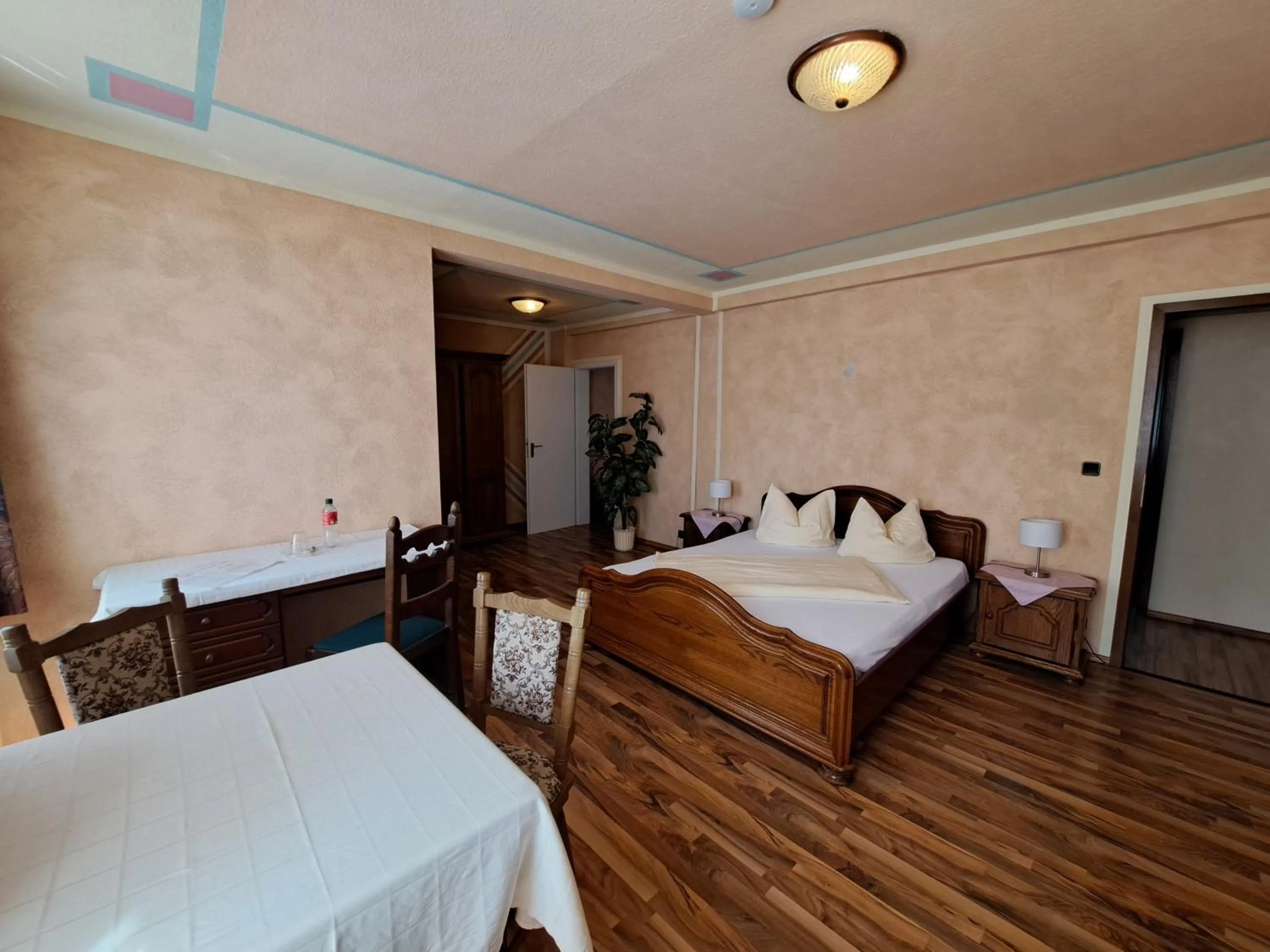 Photo of the whole room, Bed in Hotel zum Hirsch