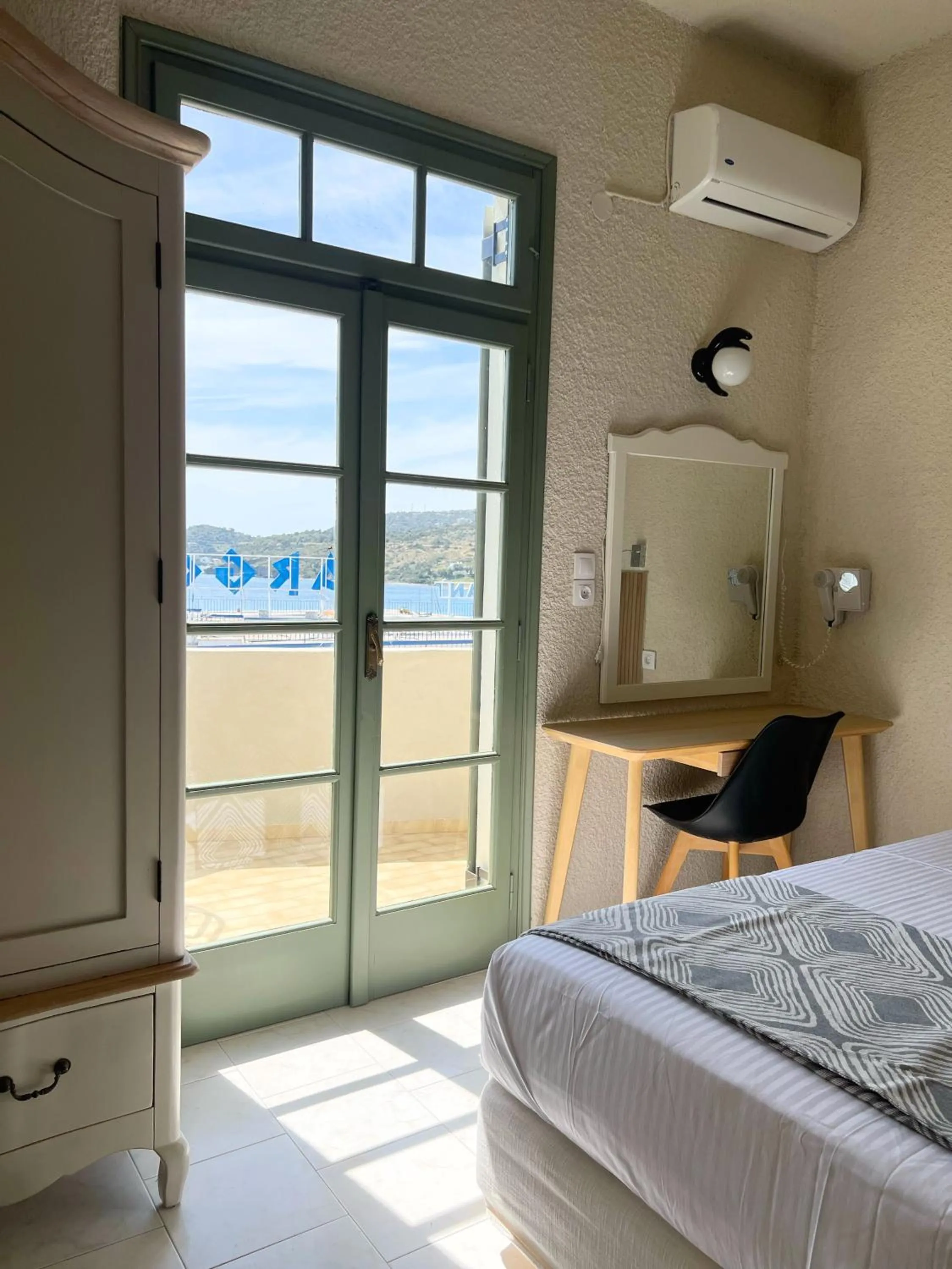 Balcony/Terrace, Bed in Kores Aegina