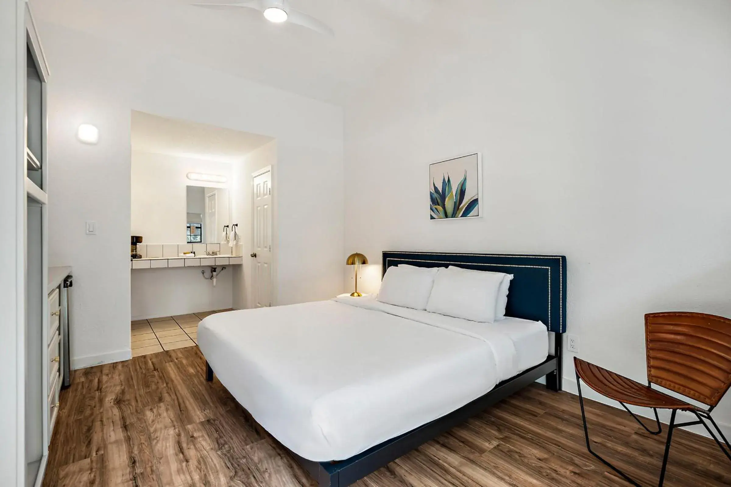 Deluxe King Room in The Claire Hotel Deluxe King Room in The Claire Hotel