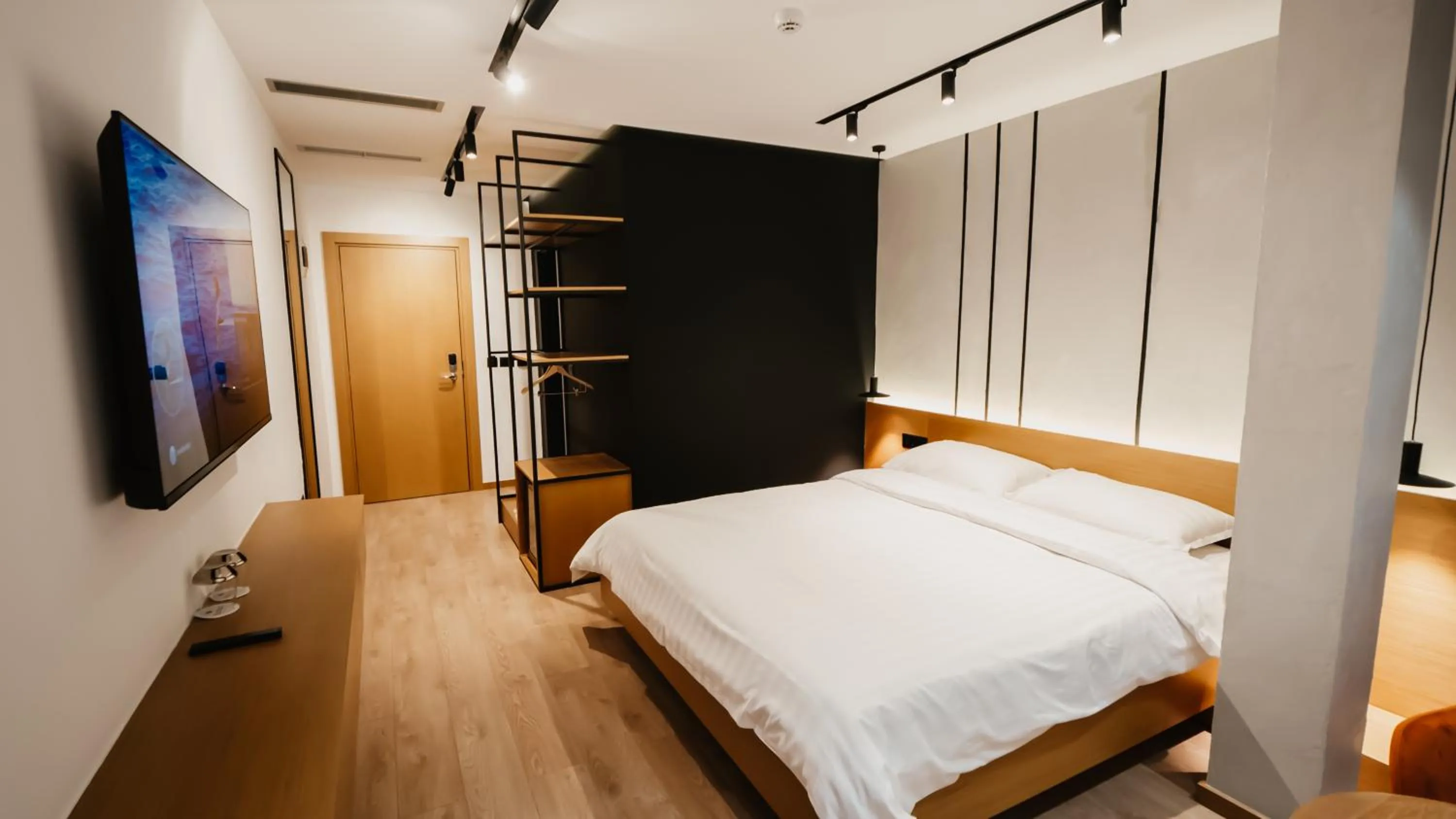 Communal lounge/ TV room, Bed in BAZ'HUR Boutique Hotel