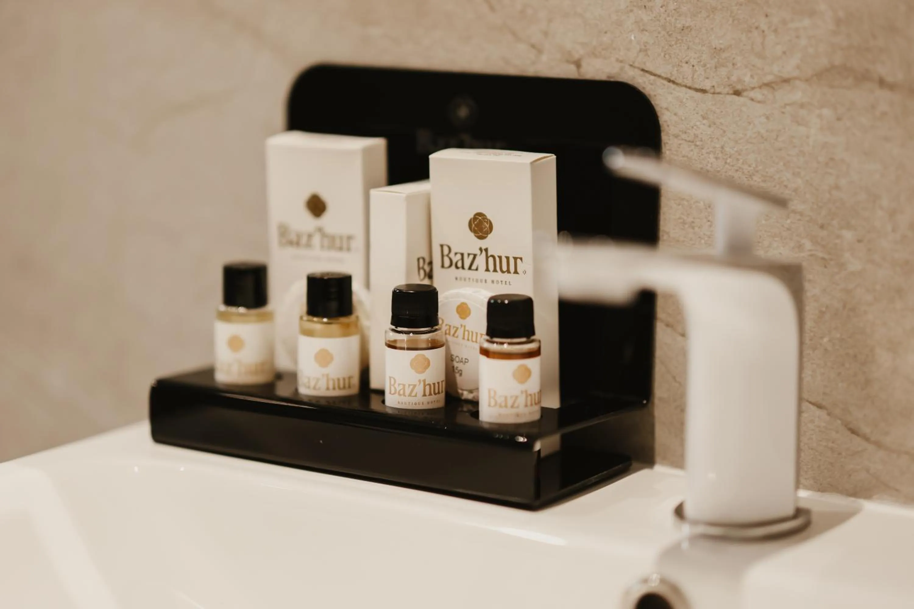 Shower in BAZ'HUR Boutique Hotel