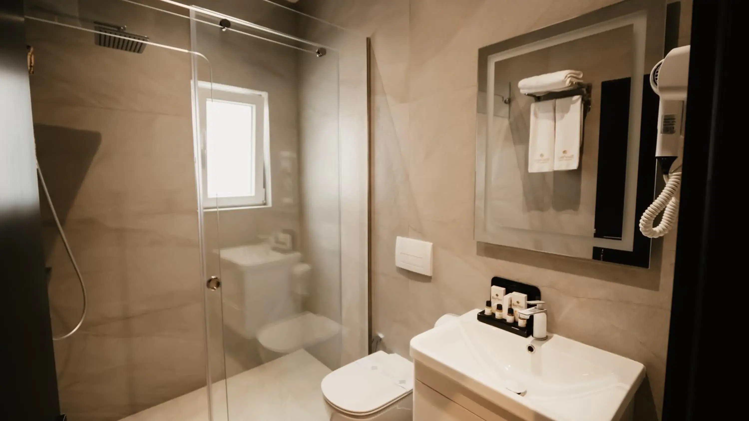 Twin Room with Private Bathroom - single occupancy in BAZ'HUR Boutique Hotel Twin Room with Private Bathroom - single occupancy in BAZ'HUR Boutique Hotel