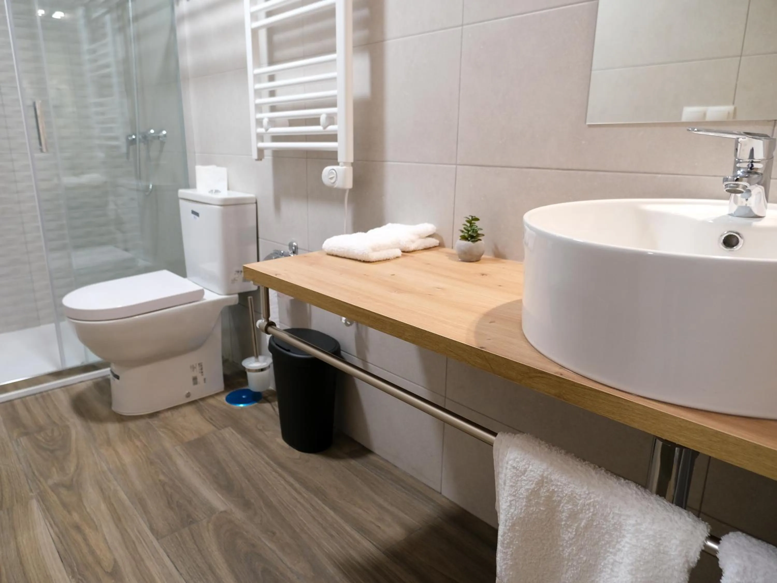 Shower in Alianza Suites